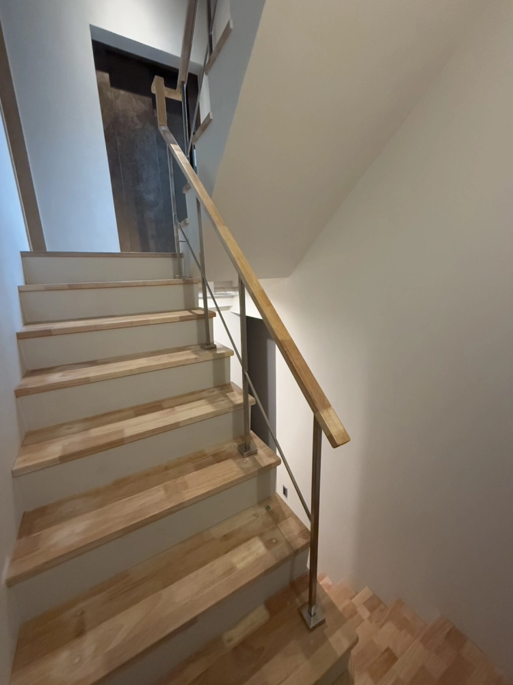 台中南屯住宅地板+扶手