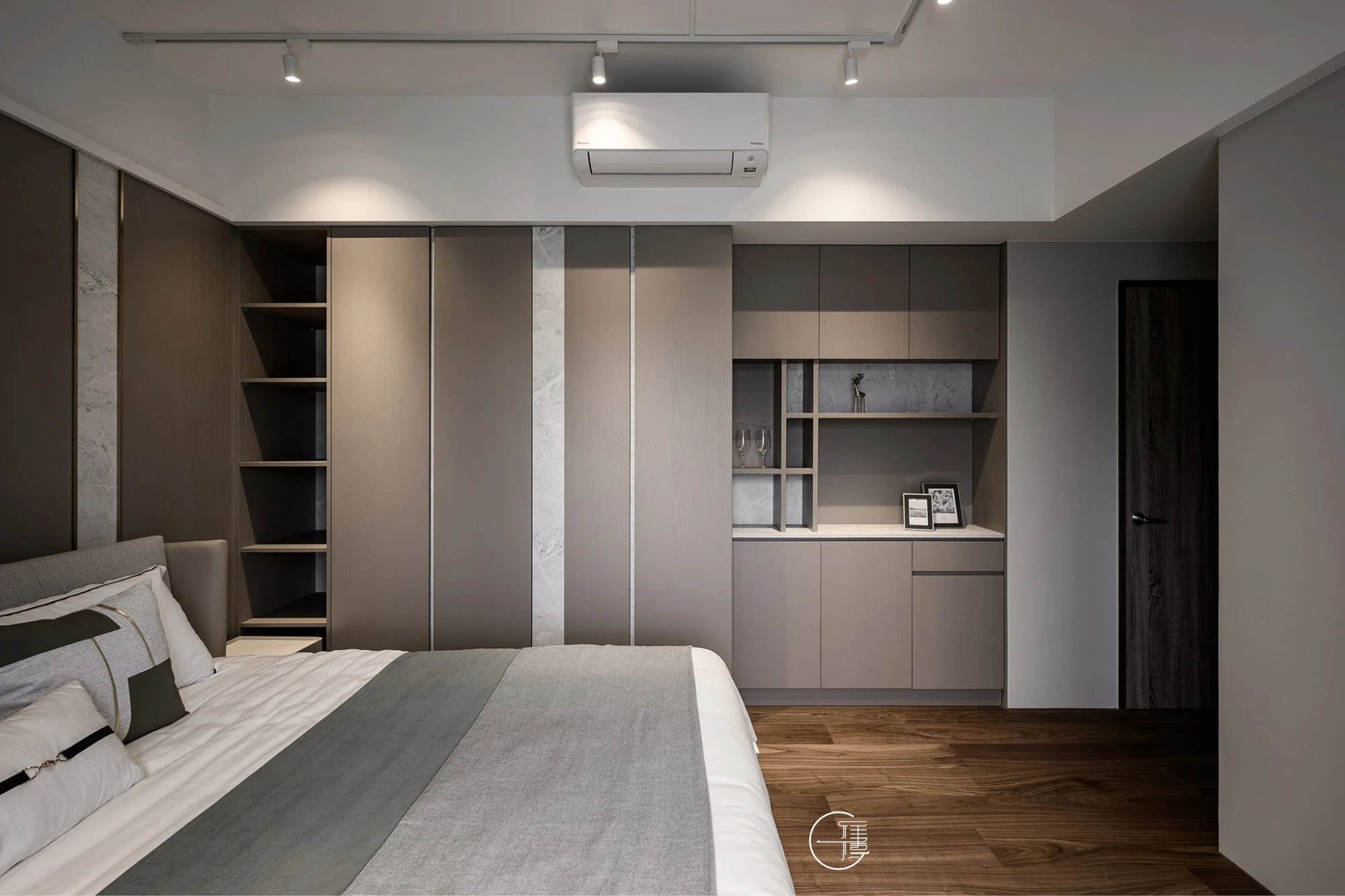 新屋客變