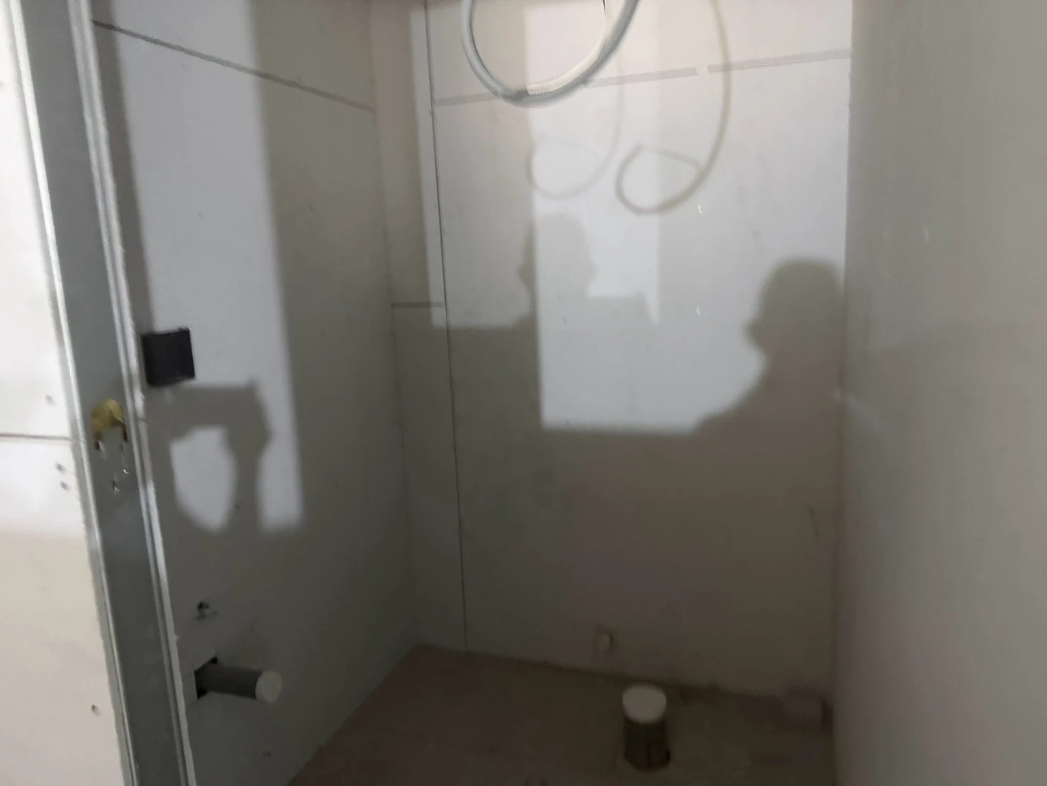 廁所隔間以及女兒牆