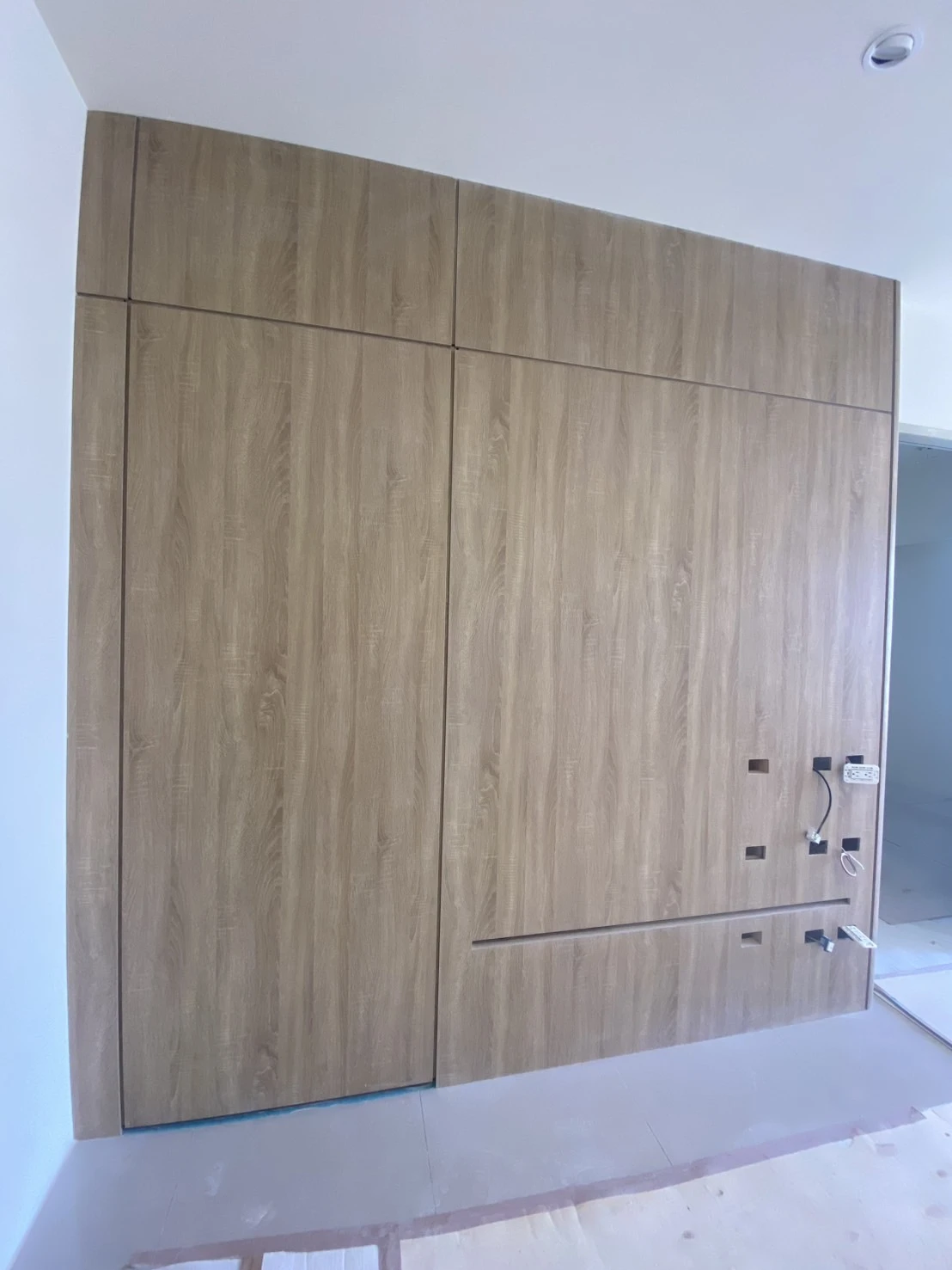 木作電視牆+隱藏門