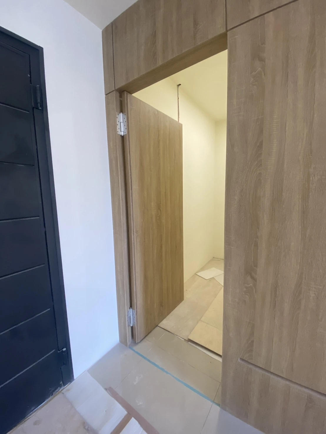 木作電視牆+隱藏門