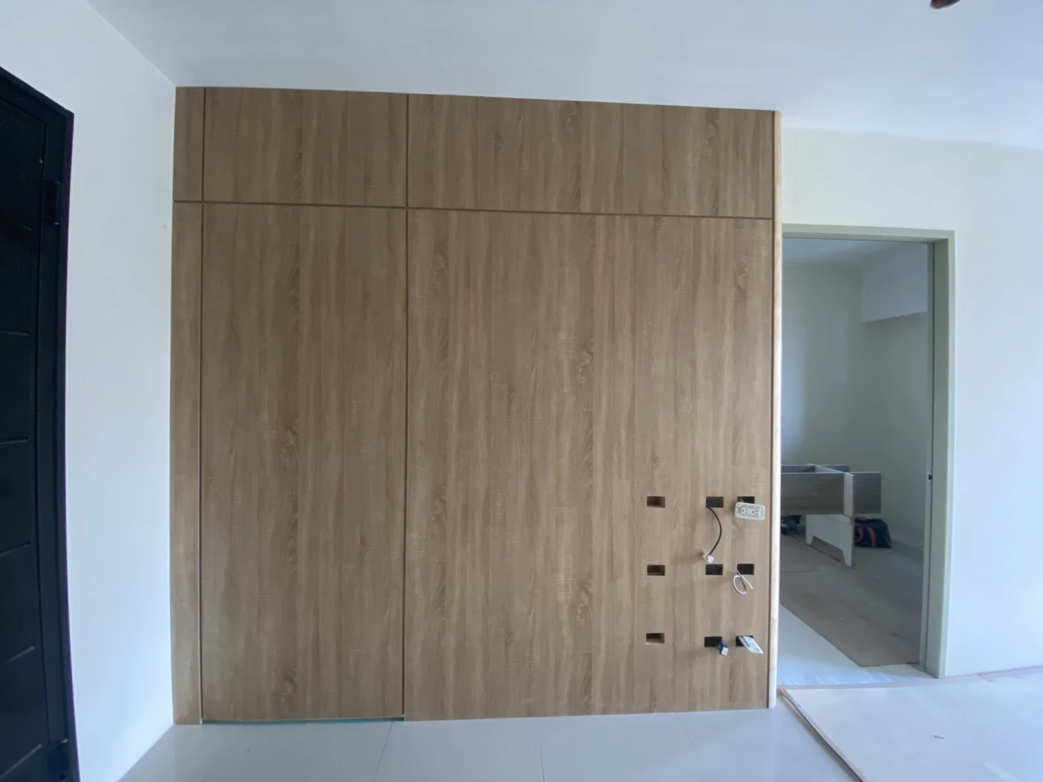 木作電視牆+隱藏門