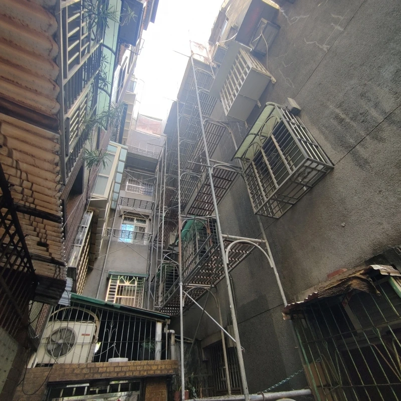 外牆磁磚剝落修繕工程