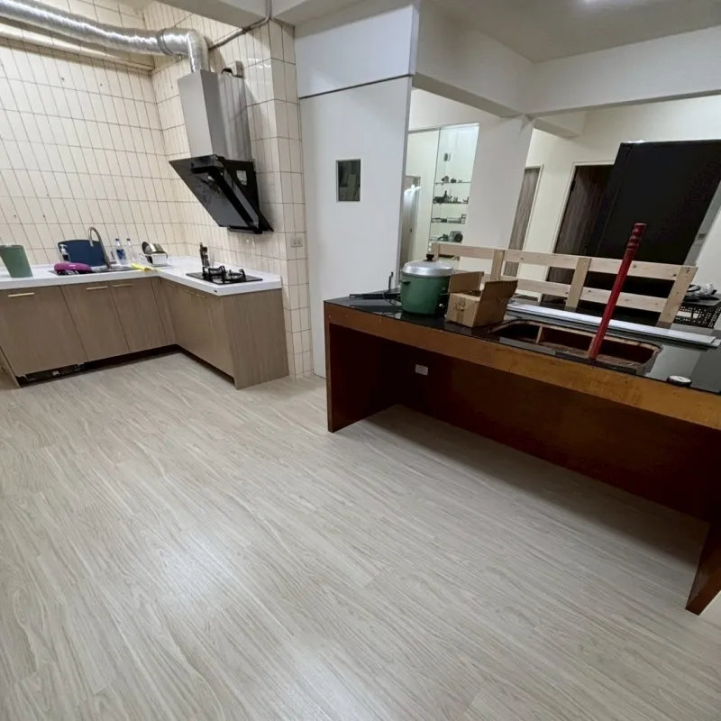 台南東區永康住宅地板施工案例 | 台南塑膠地板安裝 | 台南超耐磨木地板 | 台南木紋塑膠地板