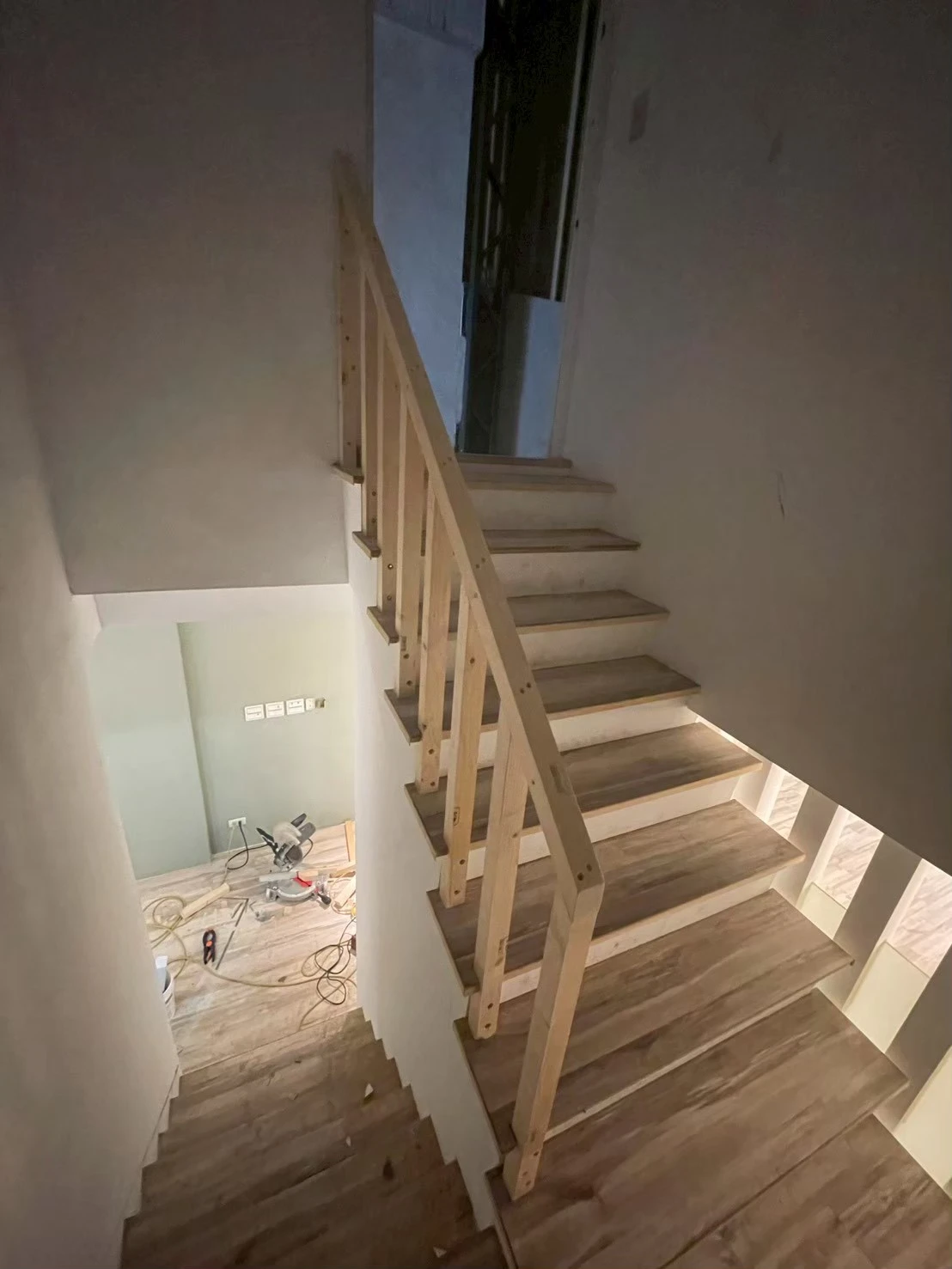 西區美村路巷內