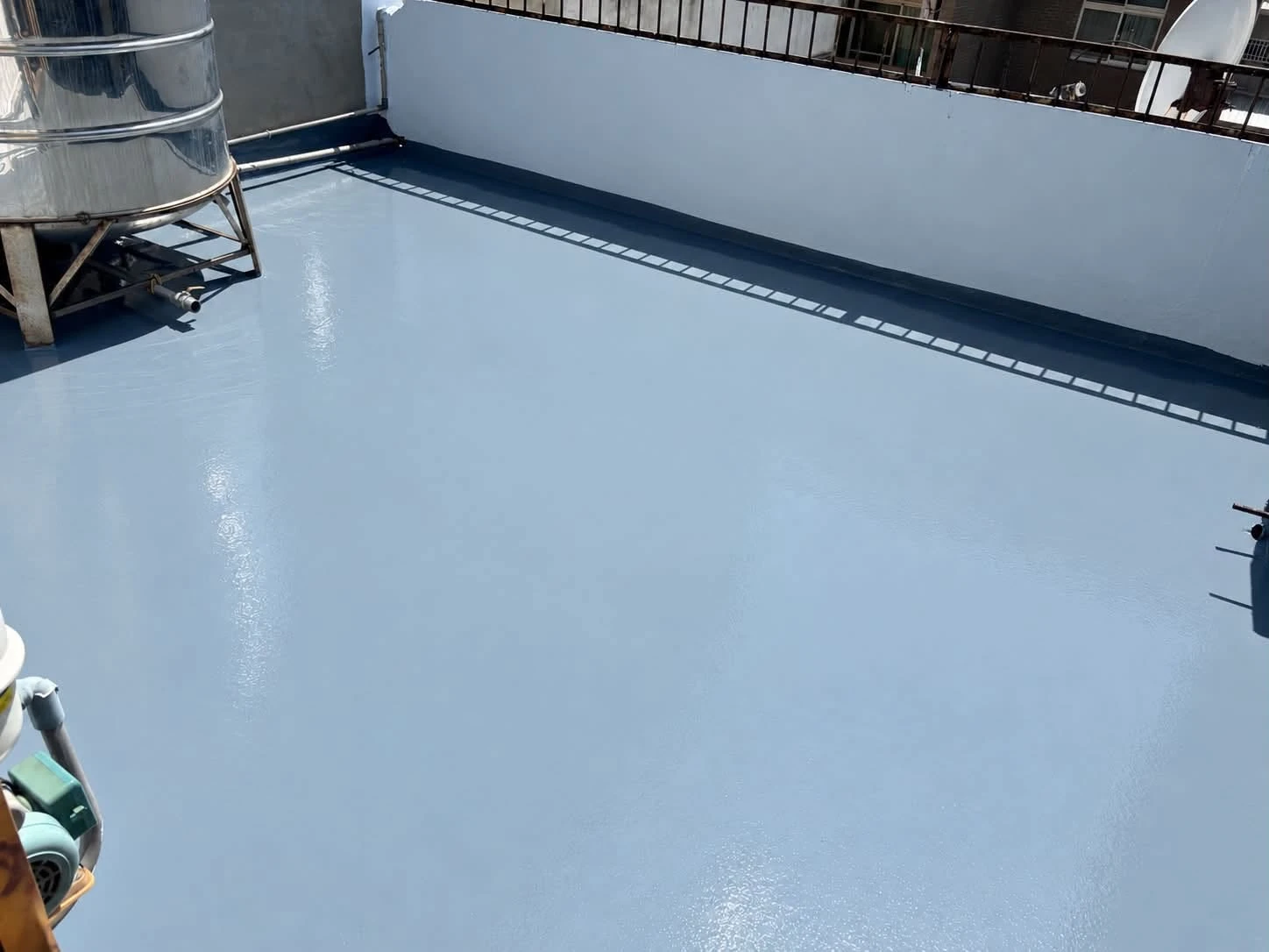 苗栗竹南中正路｜地面pu施作及鐵皮清洗及施作