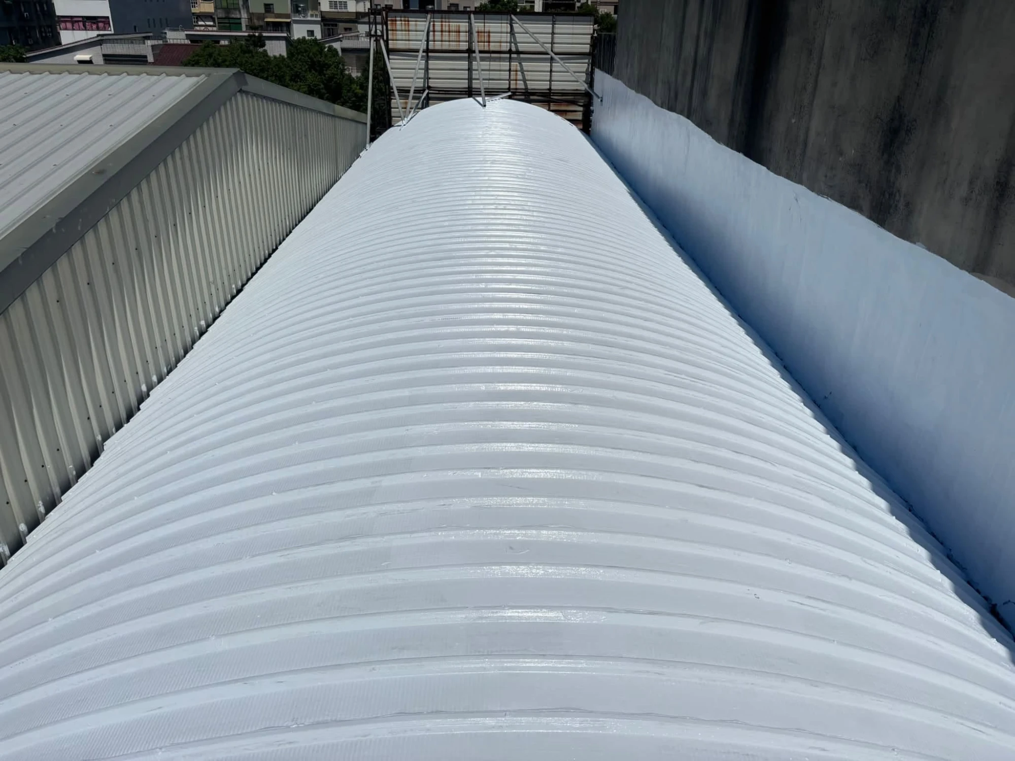 苗栗竹南中正路｜地面pu施作及鐵皮清洗及施作