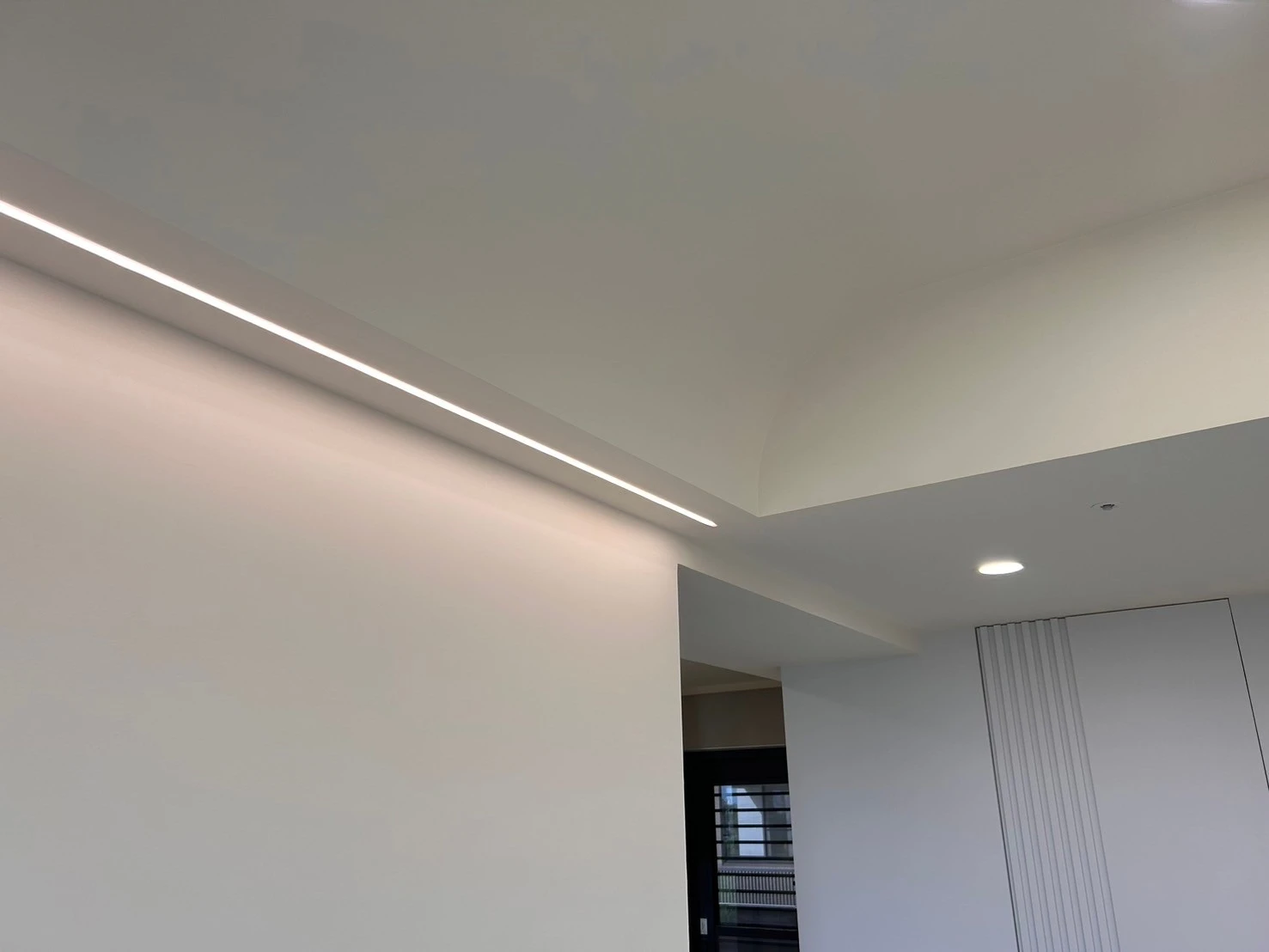 請問我家是否要做天花板呢?