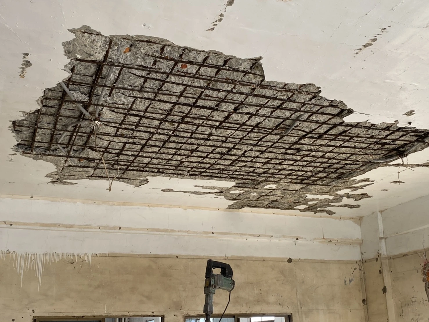 拒絕裝修陷阱：為什麼「合法登記」與「審查許可」是高端老屋翻新的保命符？