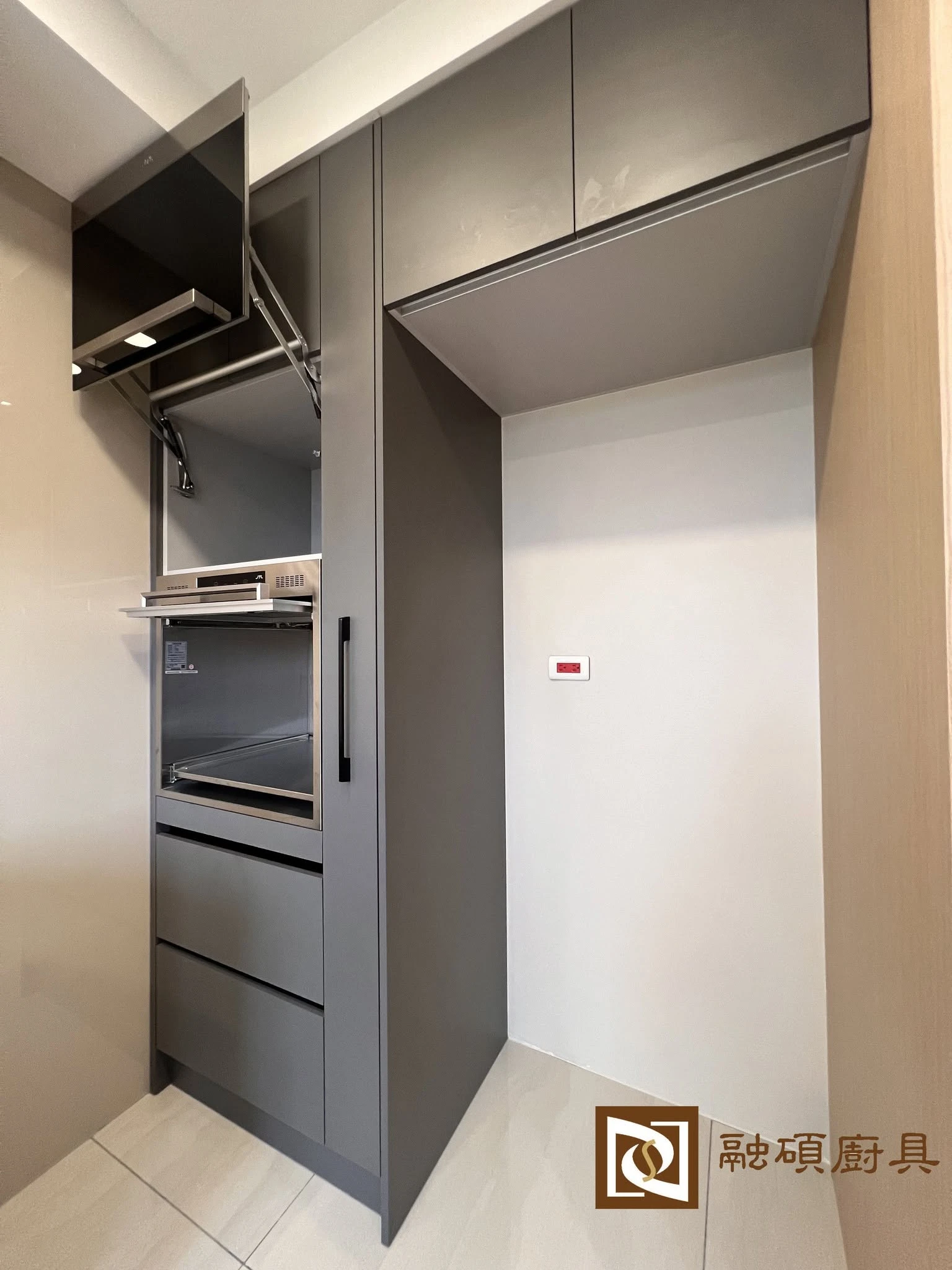 L型廚具+電器櫃+冰箱吊櫃