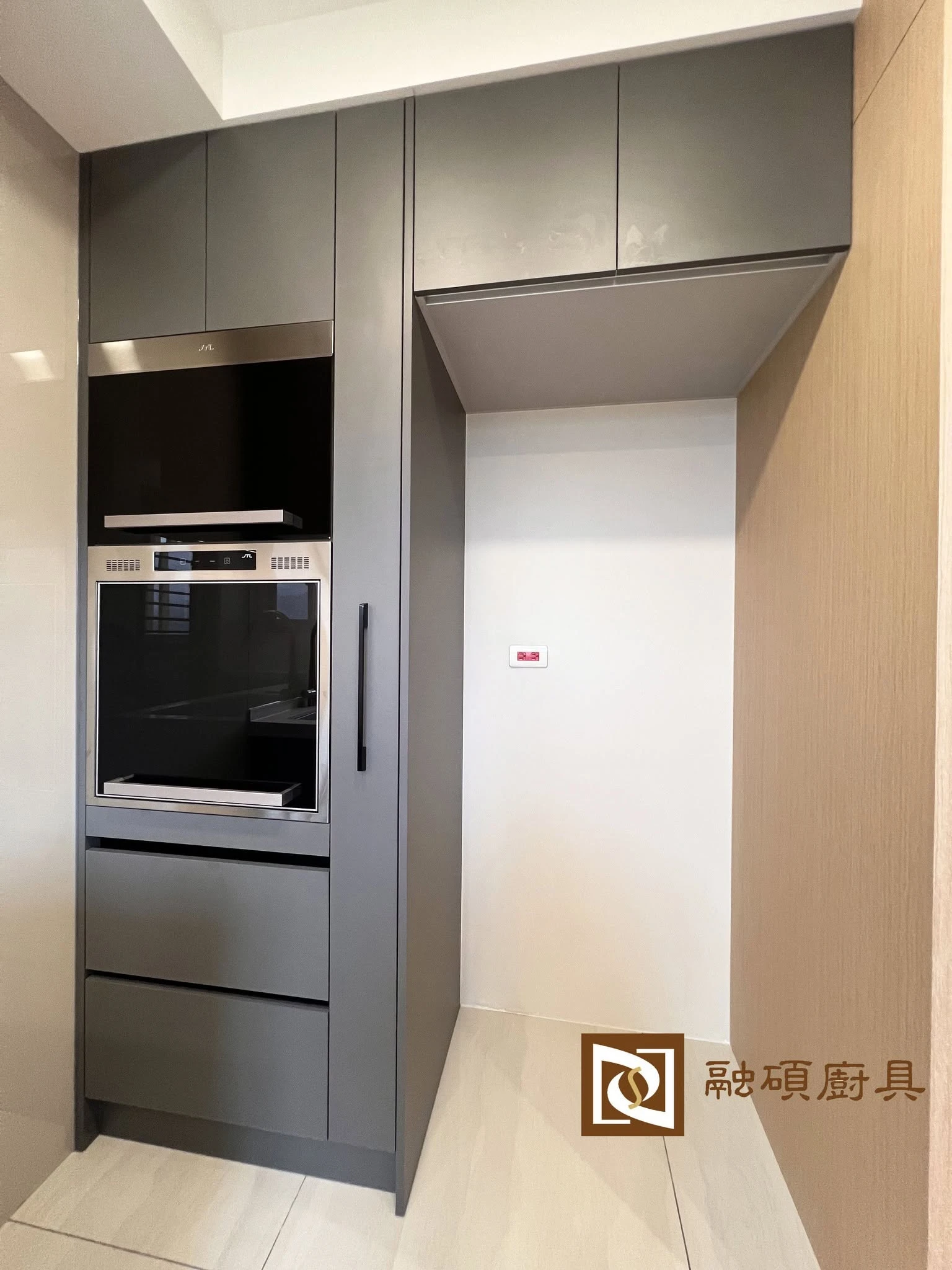L型廚具+電器櫃+冰箱吊櫃