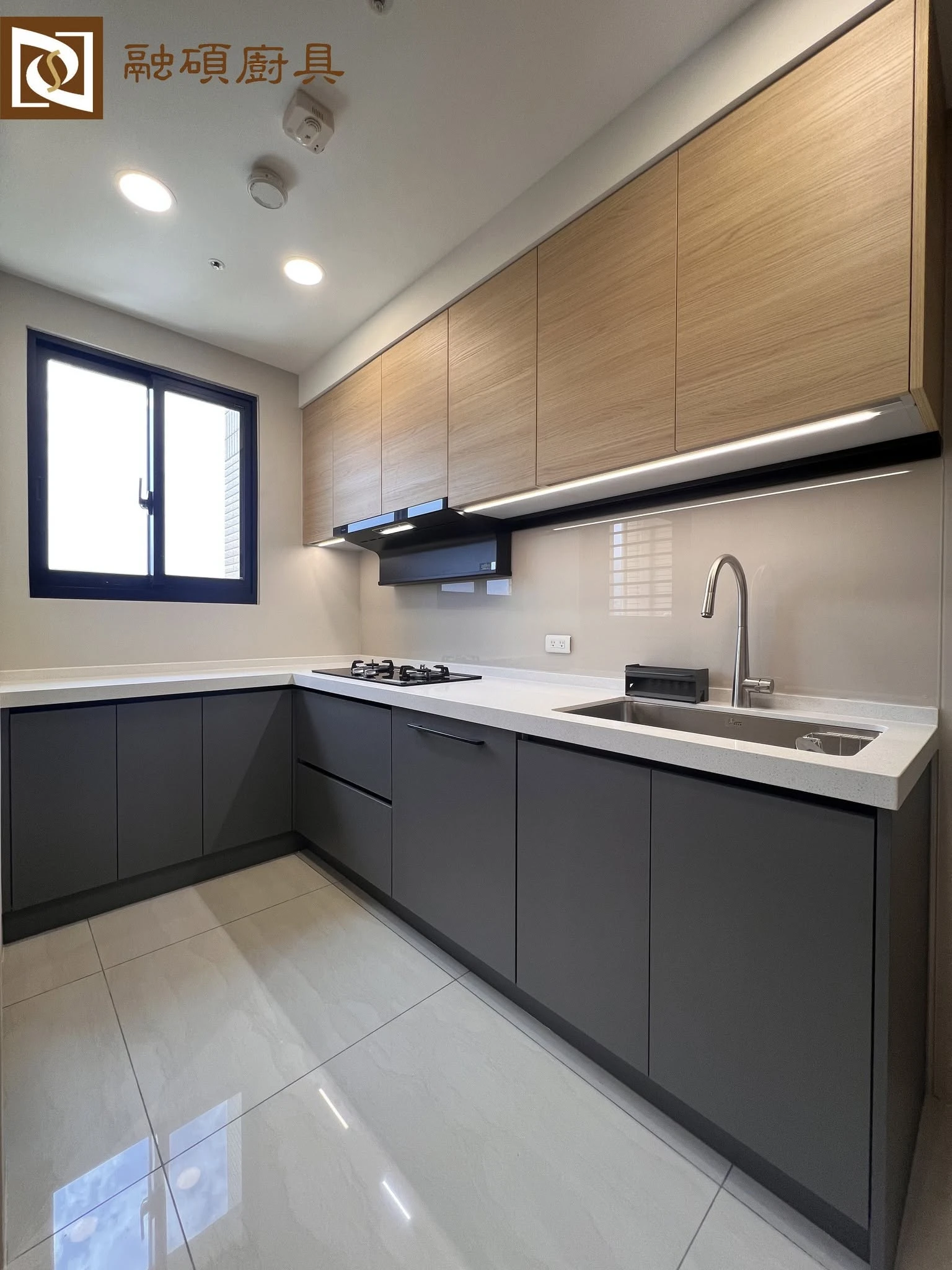 L型廚具+電器櫃+冰箱吊櫃