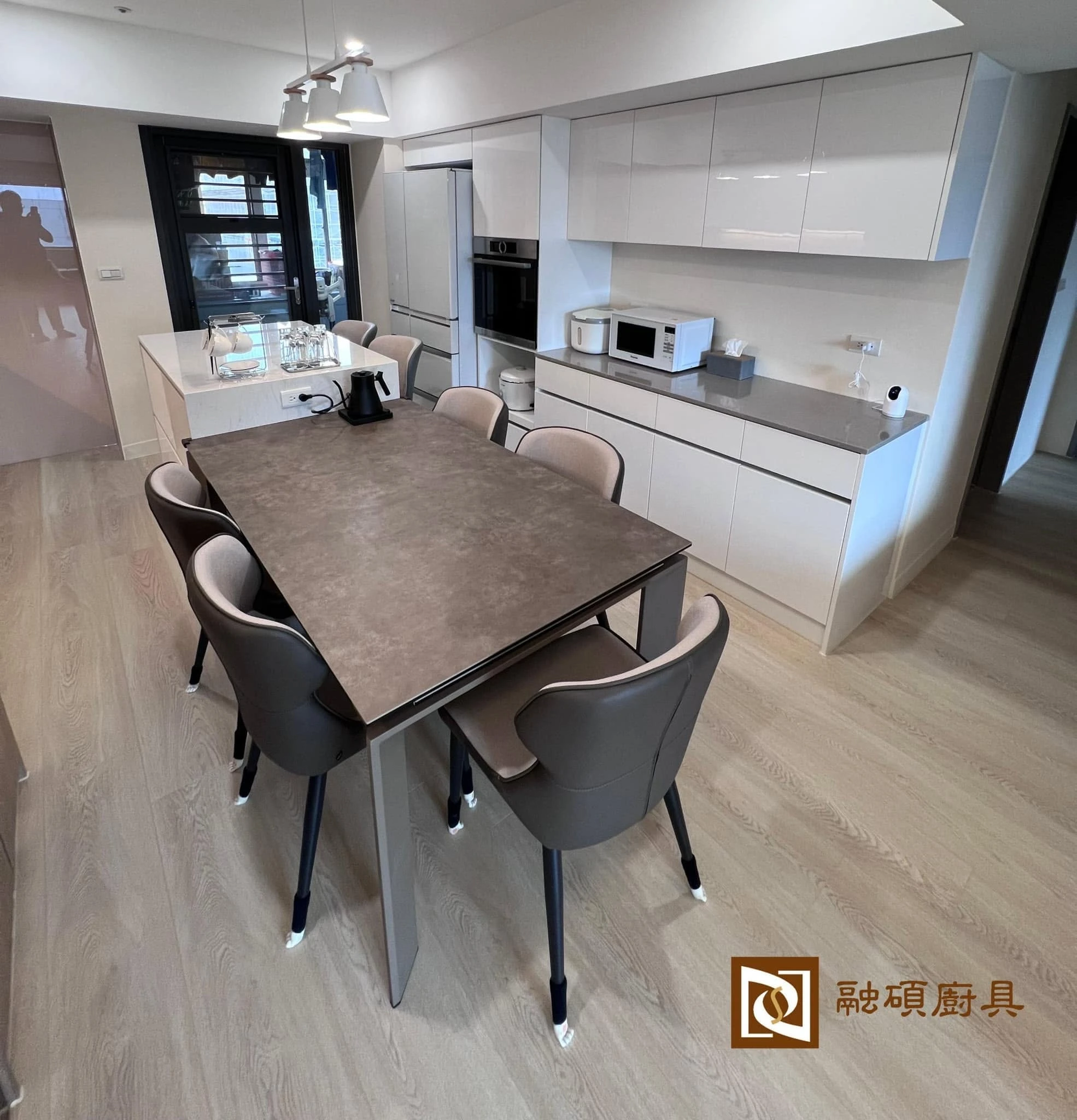 雙一字+中島廚具