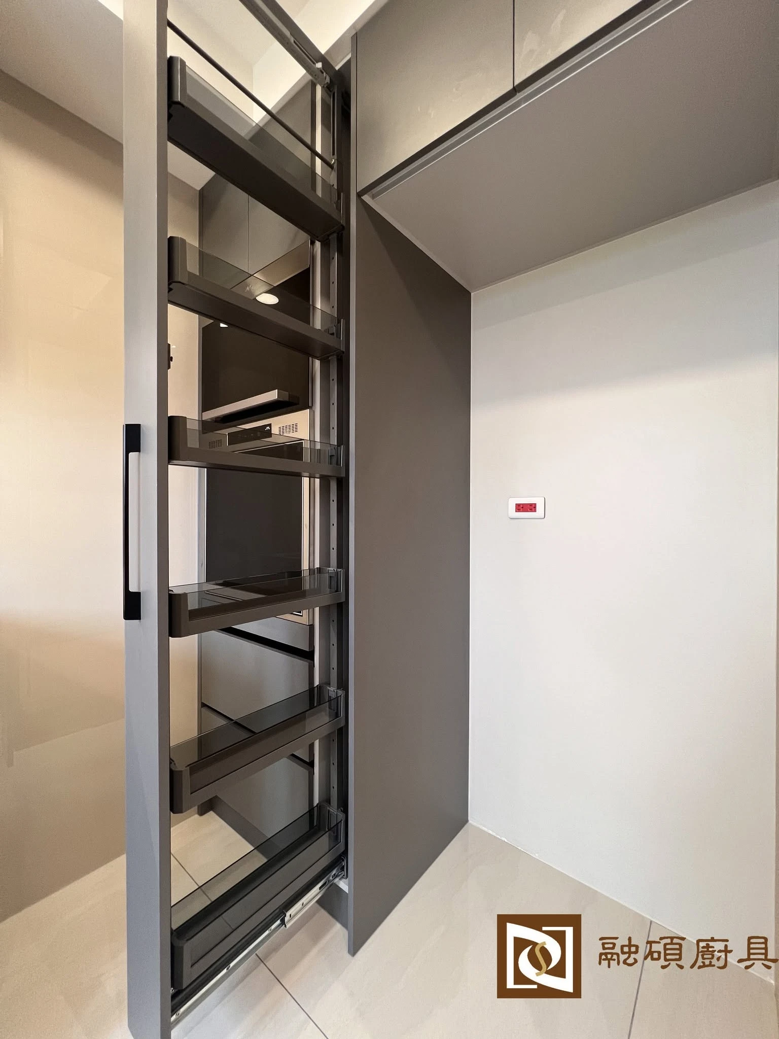 L型廚具+電器櫃+冰箱吊櫃