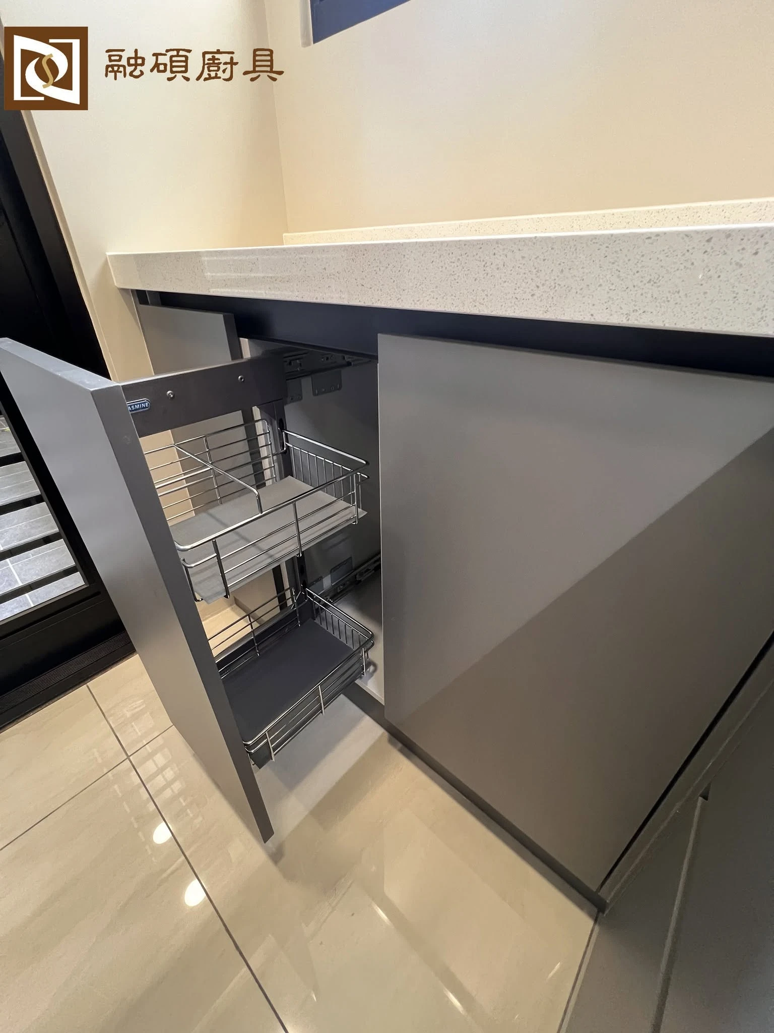 L型廚具+電器櫃+冰箱吊櫃