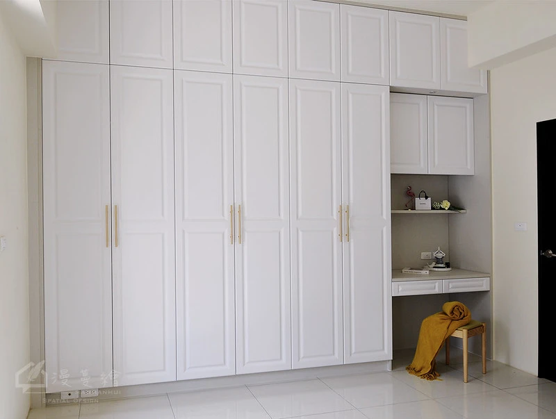 嘉義｜簡白鄉村風衣櫃