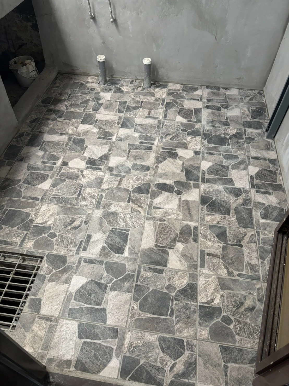 台中市 黎民路 工作陽台+浴室 磁磚鋪貼+填縫