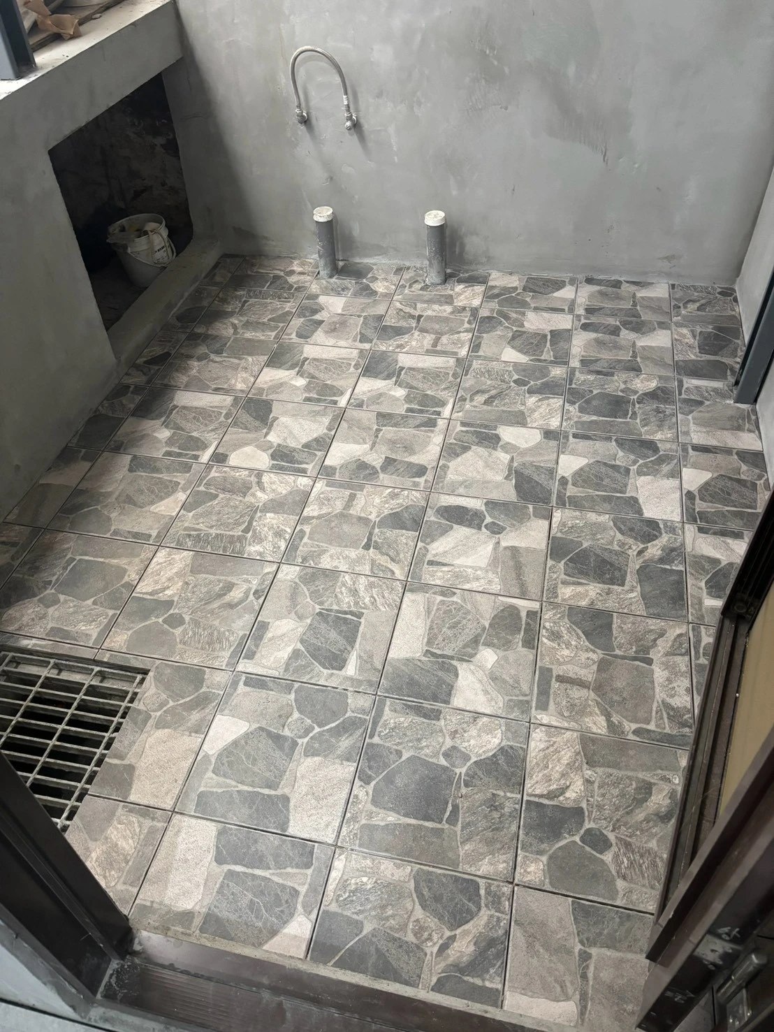 台中市 黎民路 工作陽台+浴室 磁磚鋪貼+填縫