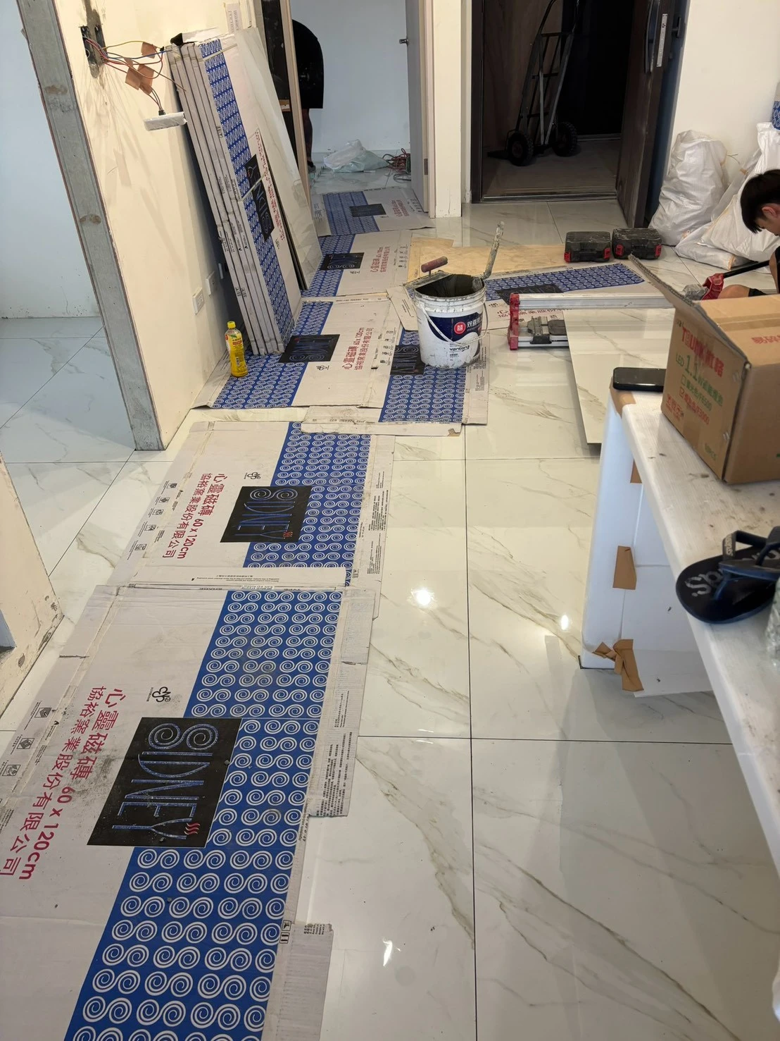 台中市 七期 市政愛悅 介面劑施作+磁磚鋪貼+美容縫處理
