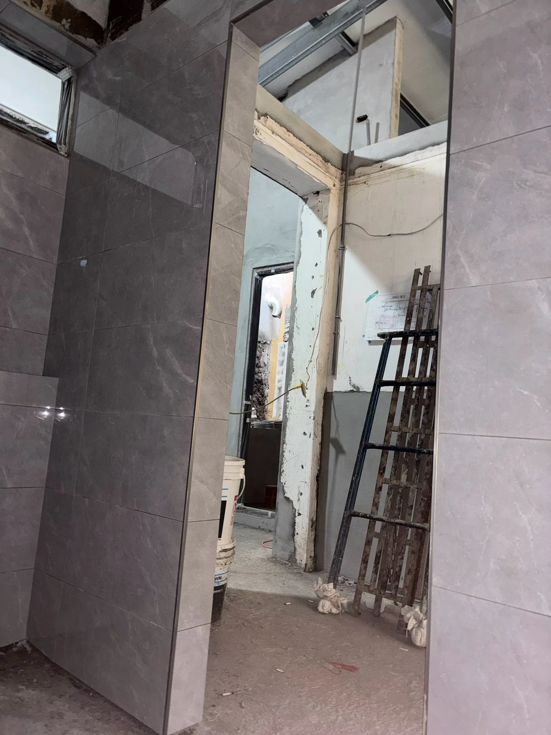 台中市 黎民路 工作陽台+浴室 磁磚鋪貼+填縫