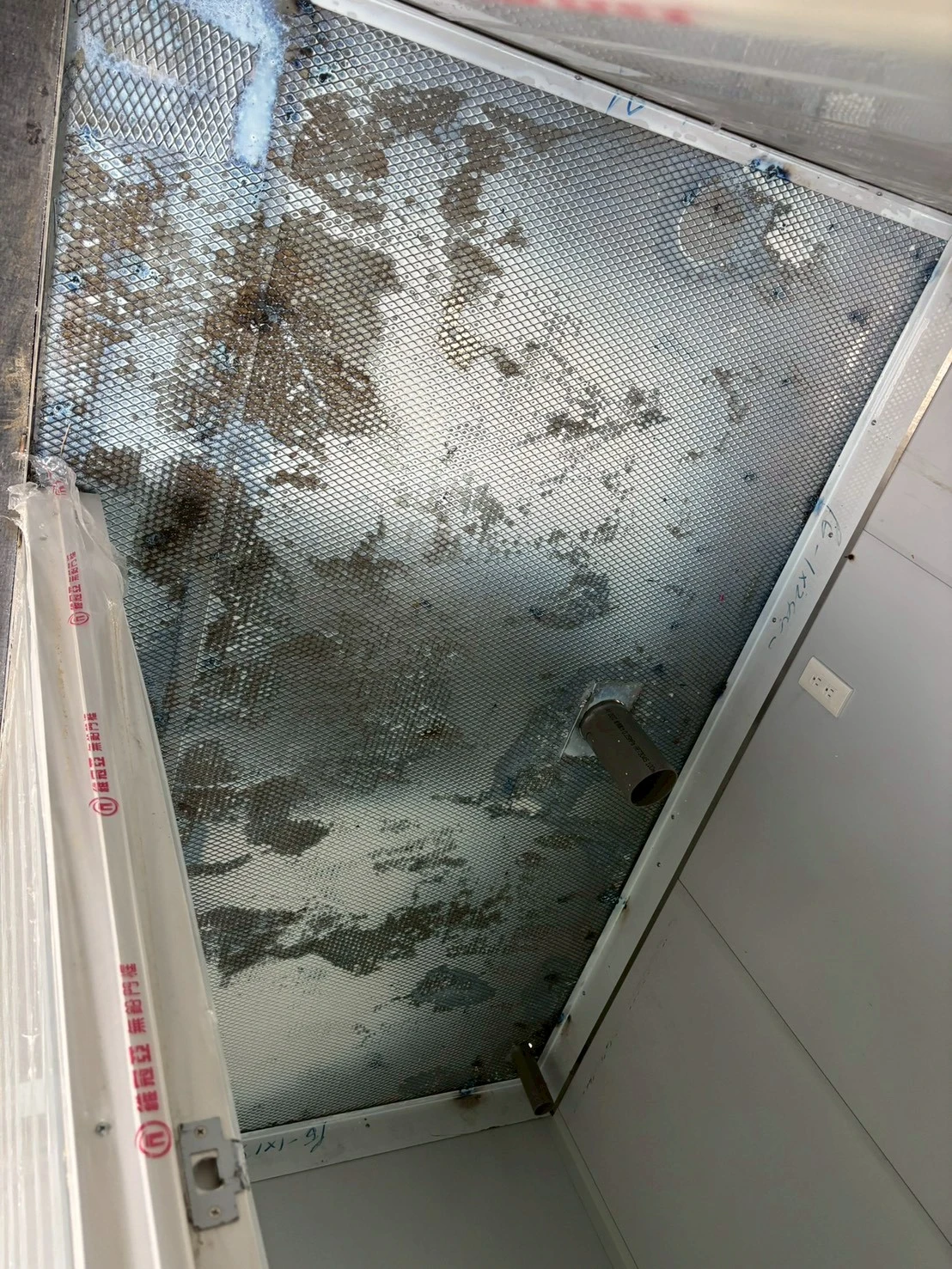 霧峰桐林-貨櫃屋衛浴 介面劑 打底 防水 貼磚工程