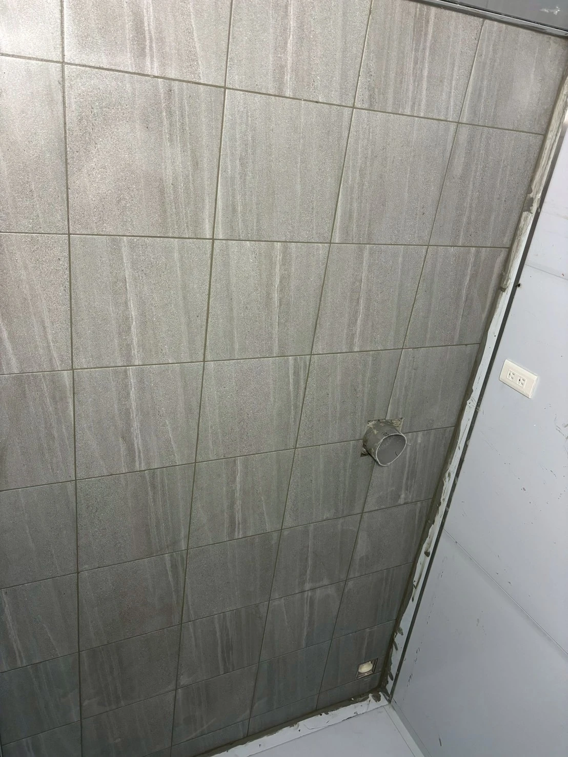 霧峰桐林-貨櫃屋衛浴 介面劑 打底 防水 貼磚工程