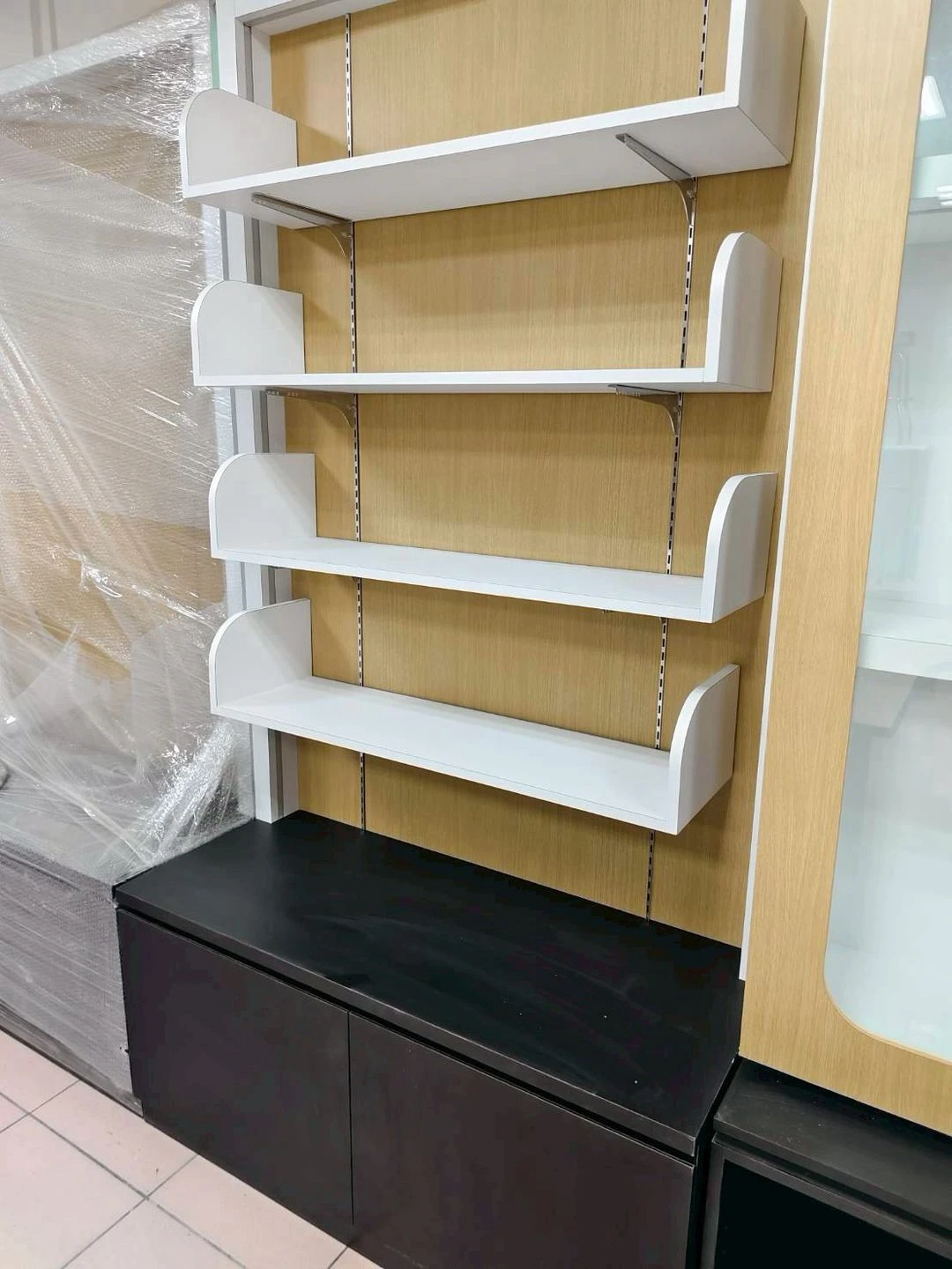 開方式展示櫃