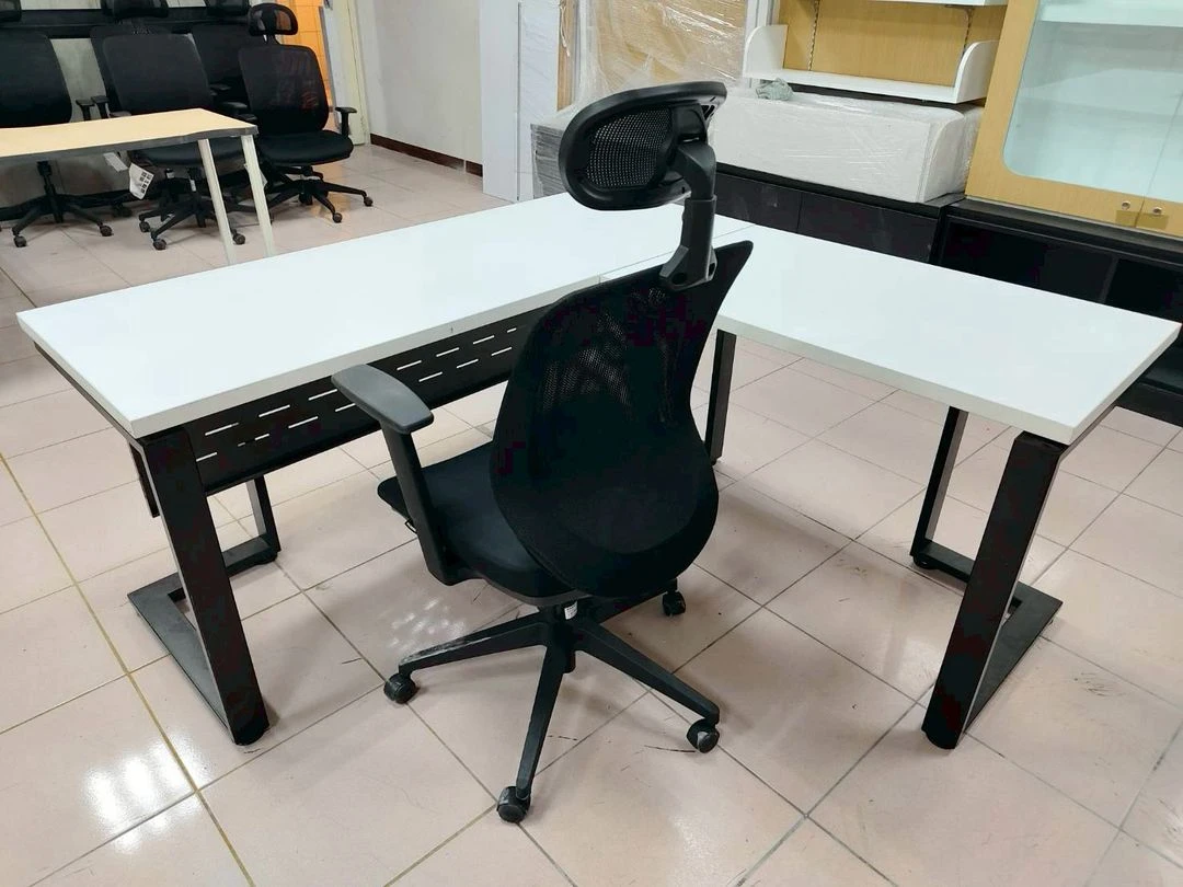 不鏽鋼烤漆腳L型主管桌