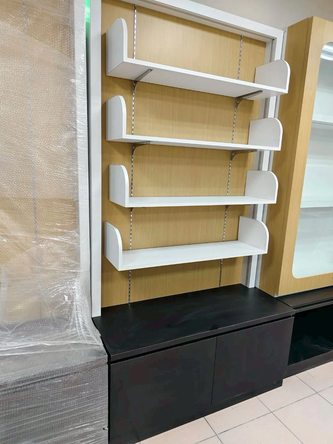 開方式展示櫃