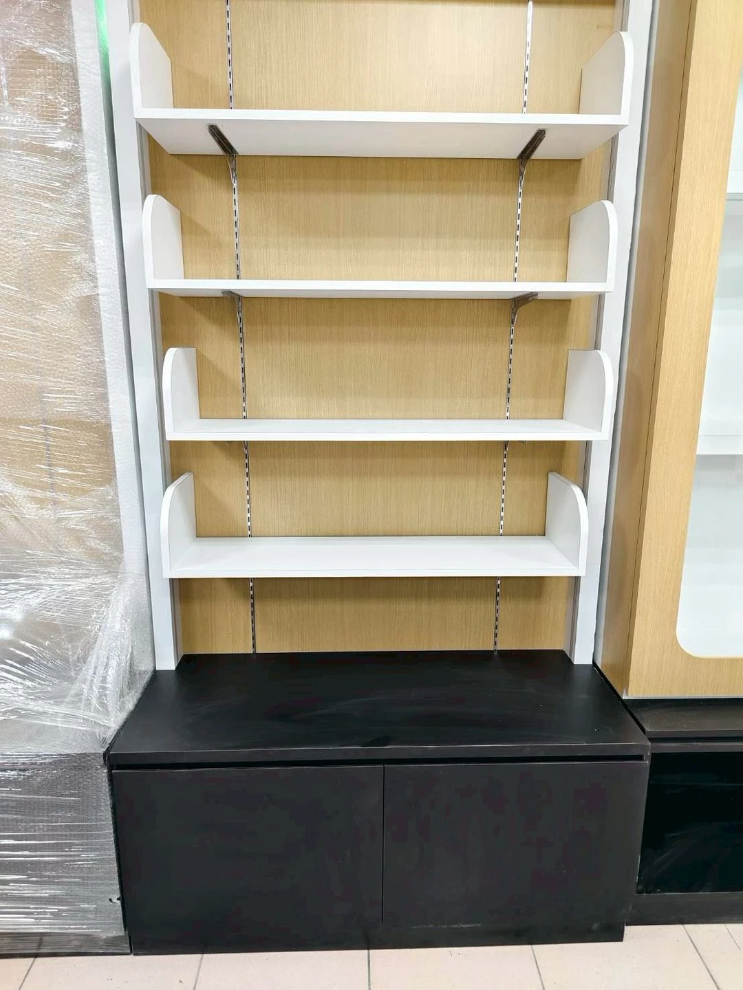 開方式展示櫃