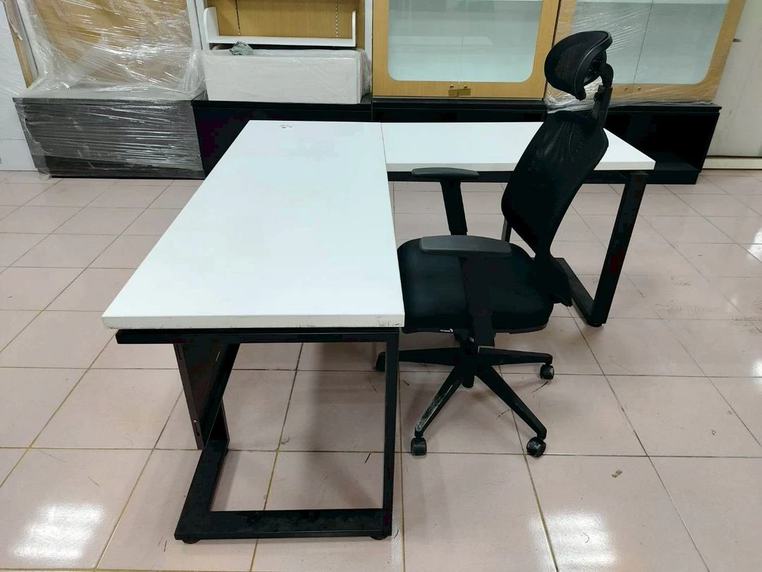 不鏽鋼烤漆腳L型主管桌