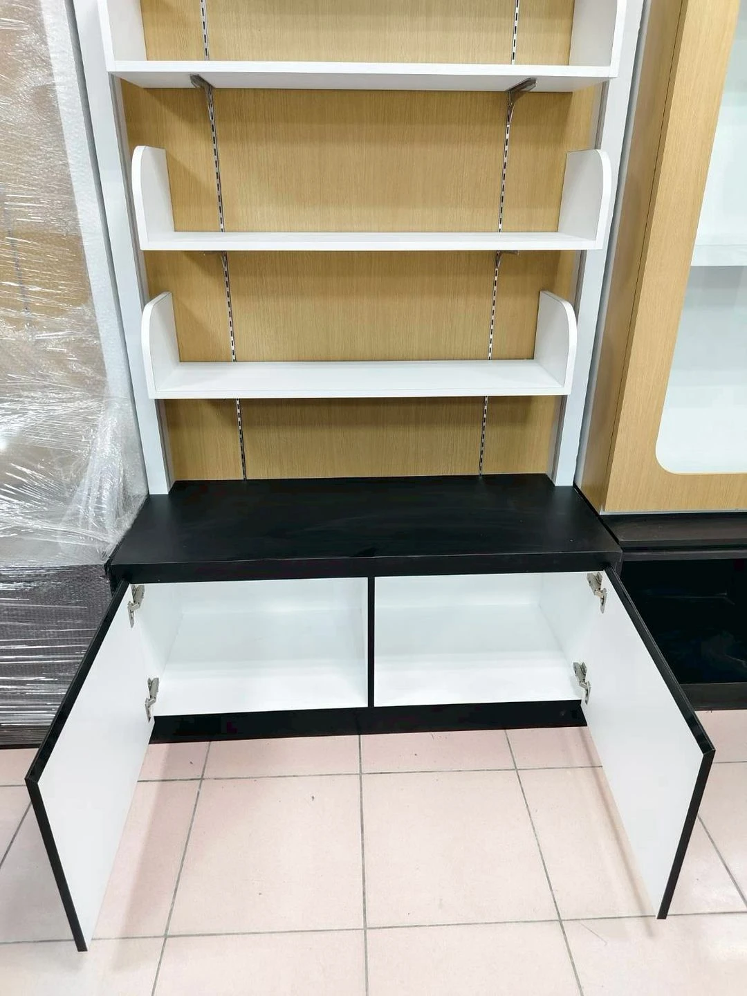 開方式展示櫃