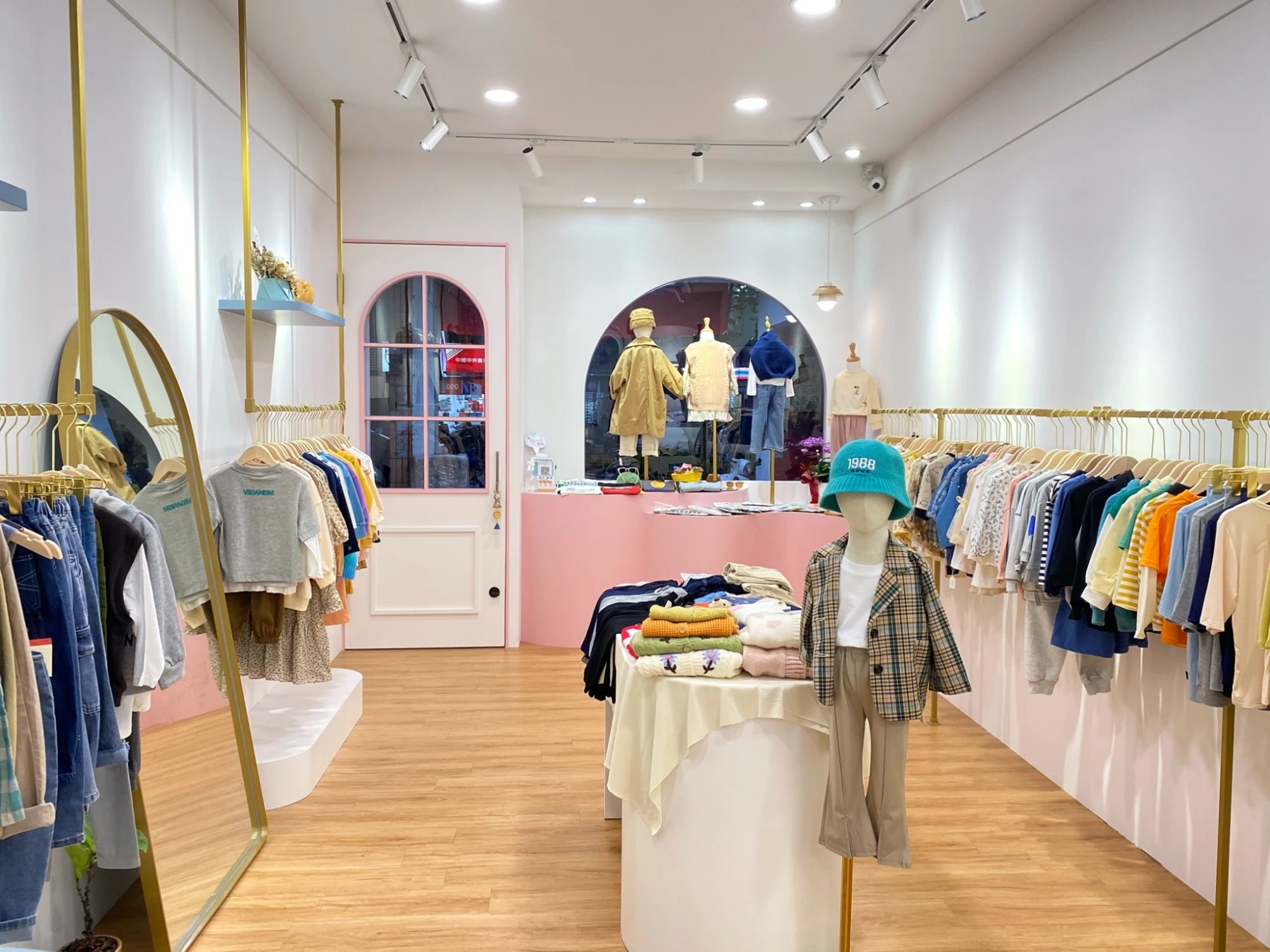 童裝店面室內裝潢