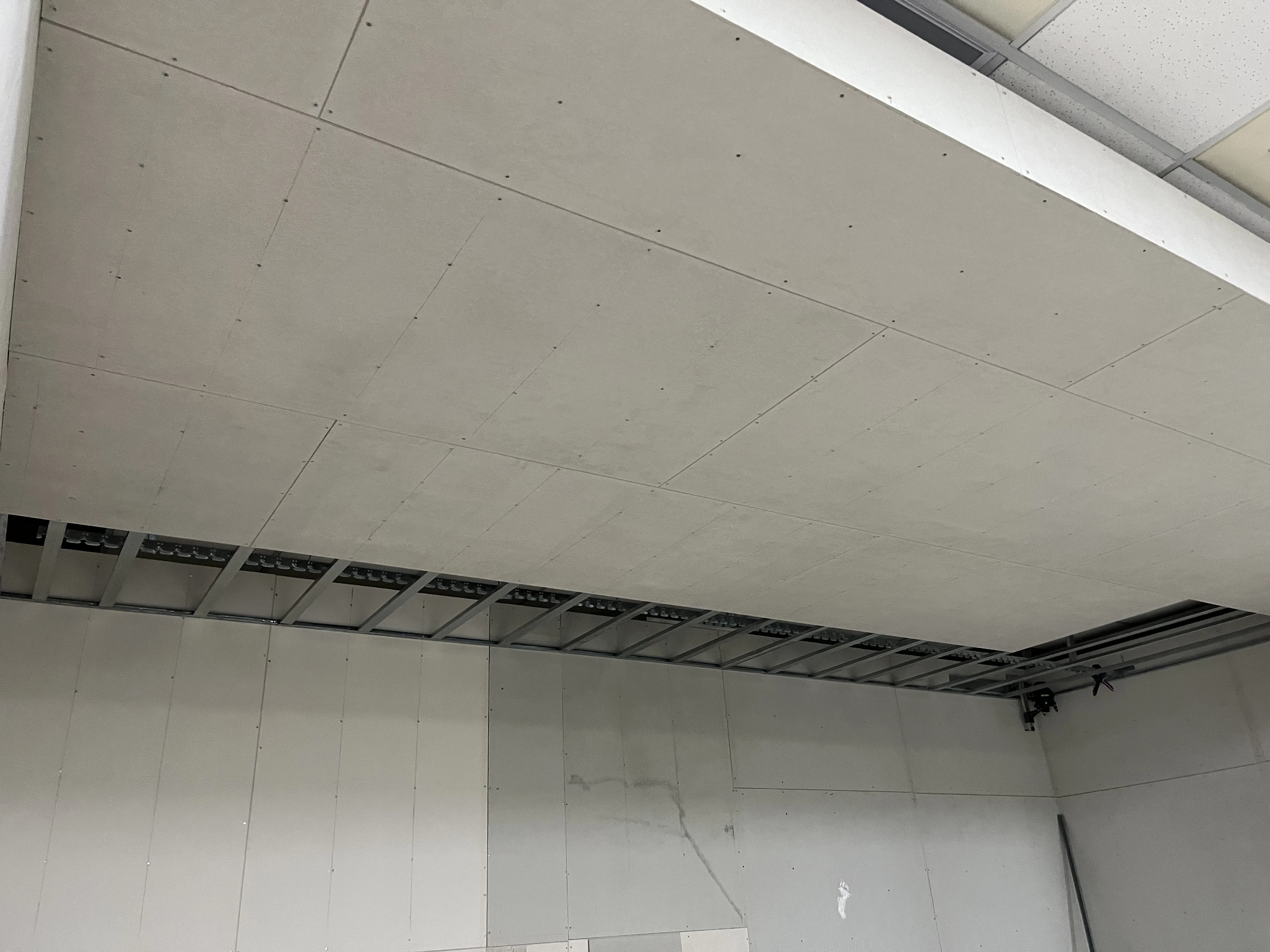 學校修繕 | 台中天花板拆改工程<BR>暗架天花板 | 逢甲