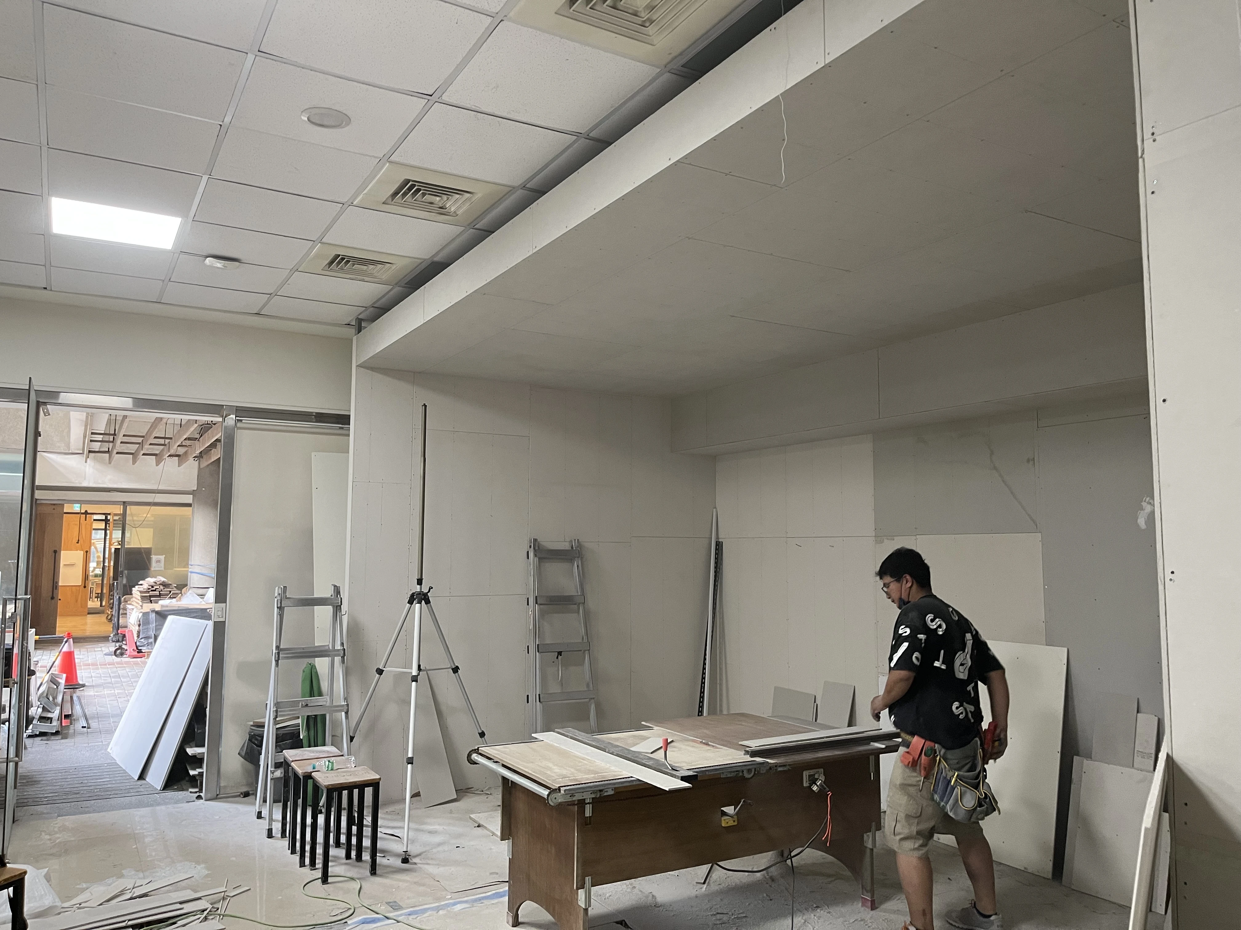 學校修繕 | 台中天花板拆改工程<BR>暗架天花板 | 逢甲