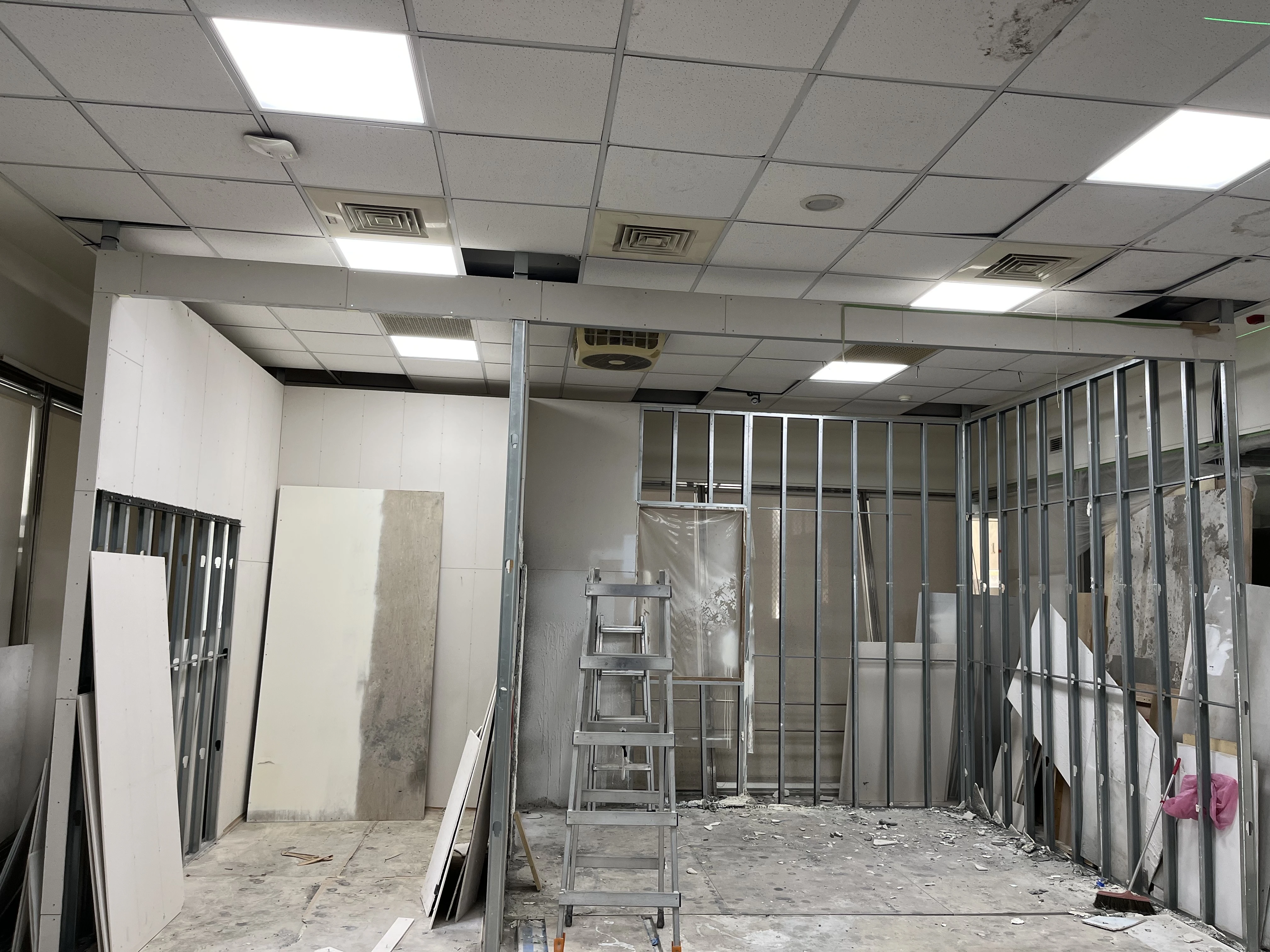 學校修繕 | 台中輕隔間拆改工程<BR>乾式隔間牆 | 逢甲