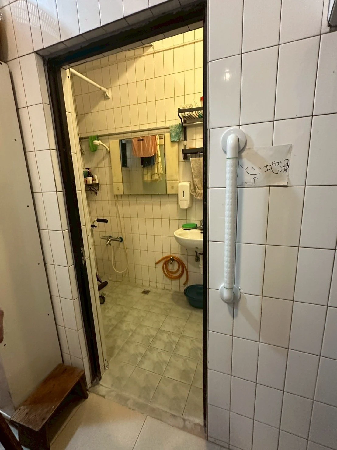 南港｜去除門檻/ 浴室門換成左右開滑門/無障礙扶手