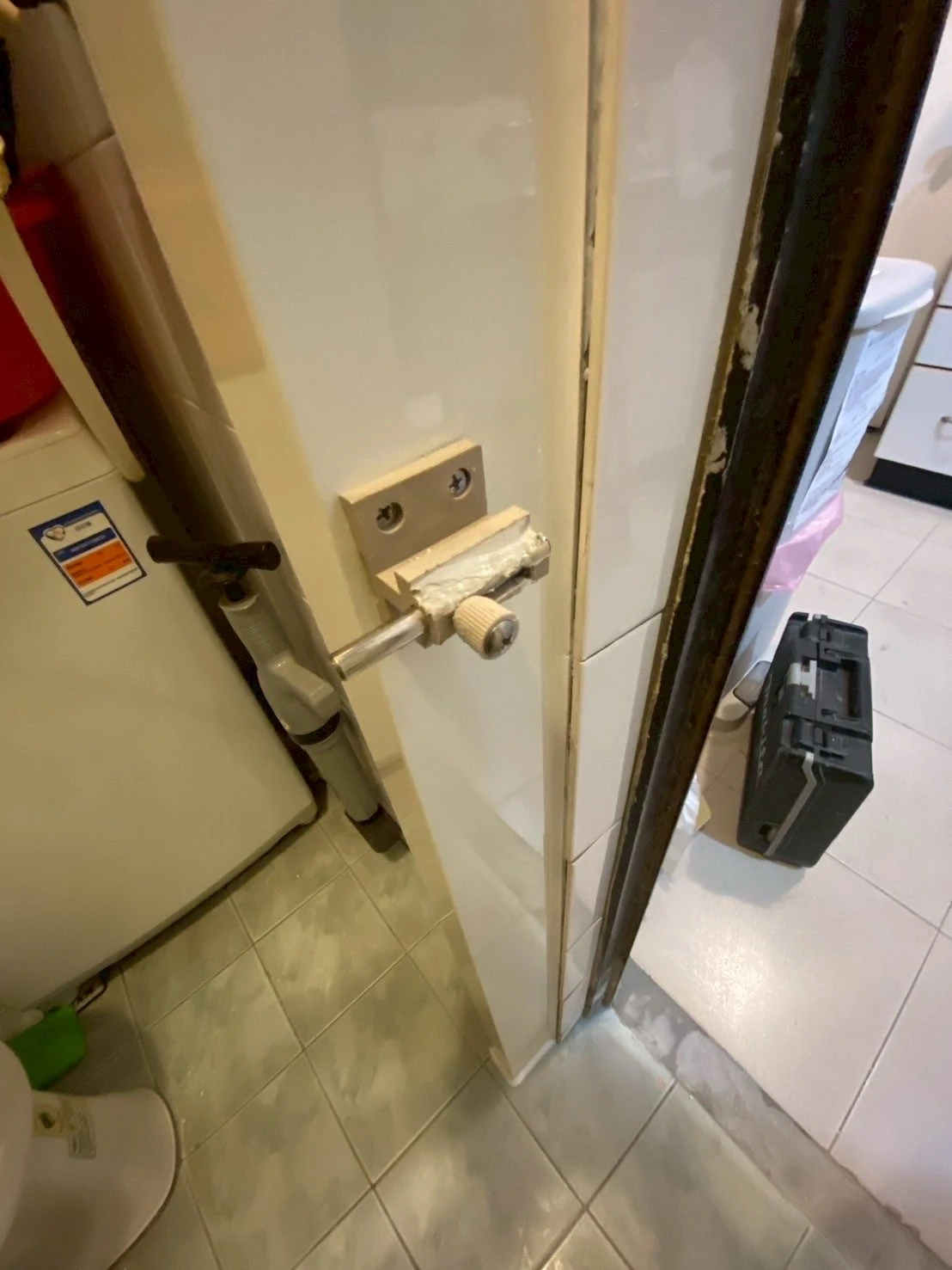 南港｜去除門檻/ 浴室門換成左右開滑門/無障礙扶手