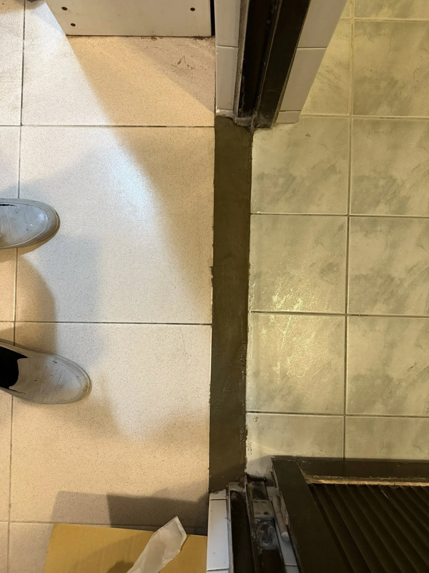 南港｜去除門檻/ 浴室門換成左右開滑門/無障礙扶手