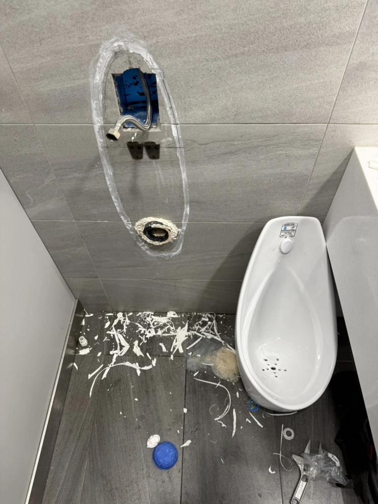 南港 | MG更換恆壓馬達，小便斗修繕 | 台北水電師傅 | 台北水電行 | 台北水電工程