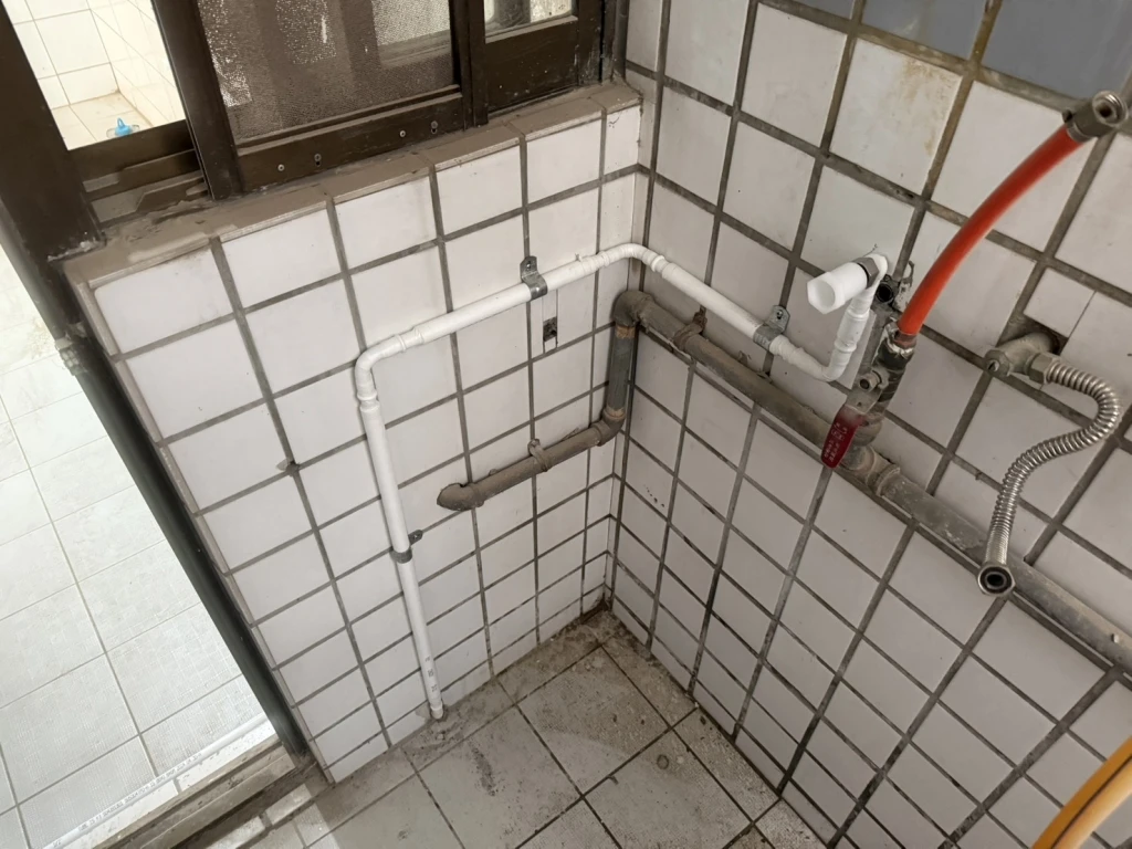 土城區 | 室內更換線路、熱水管重置、衛浴設備安裝、吸頂燈安裝 | 台北水電工程 | 水電行 | 水管配管工程