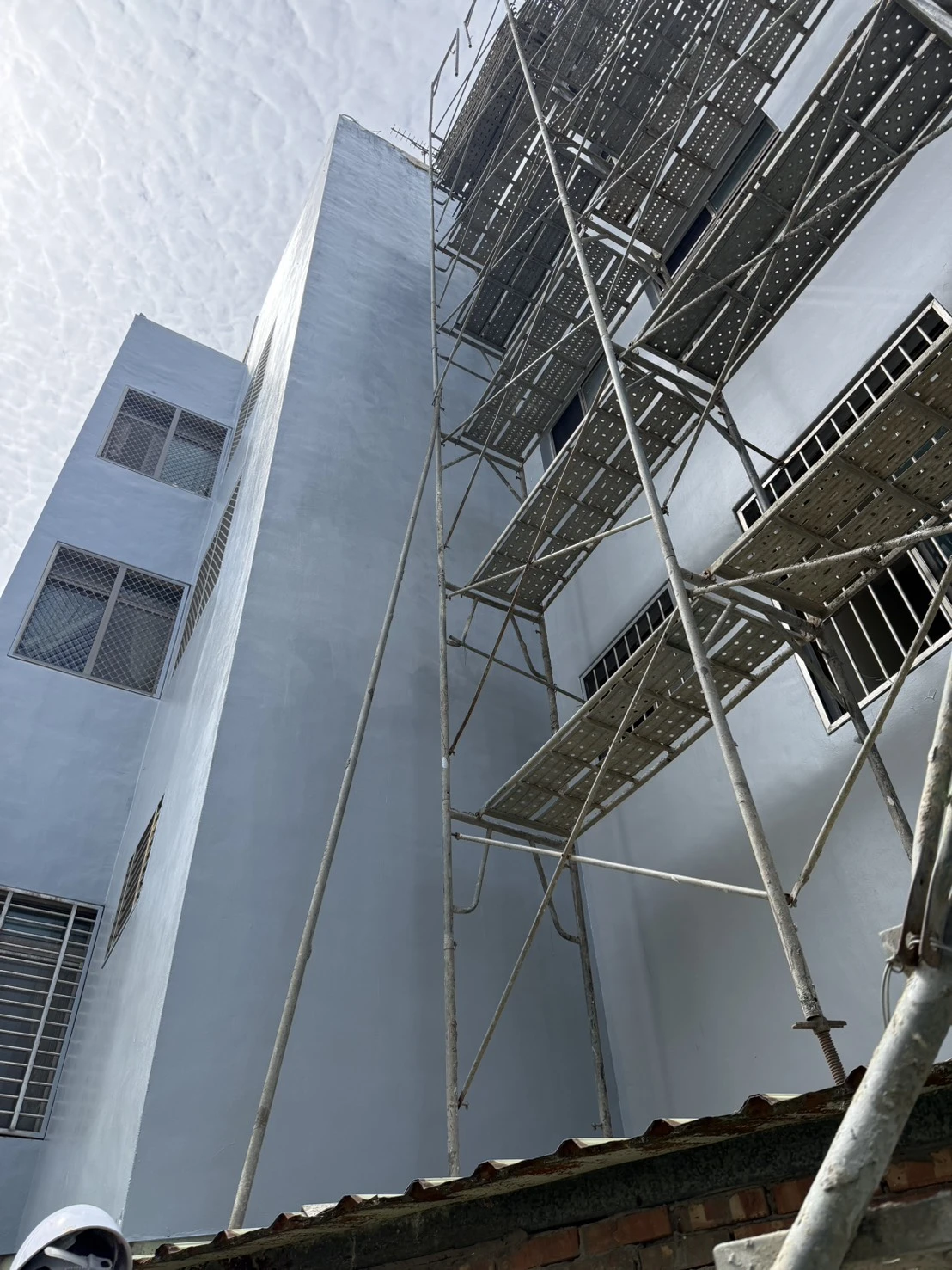 新竹區 更換淋浴龍頭、吸頂燈 地板更新耐刮木地板 外牆施作防水