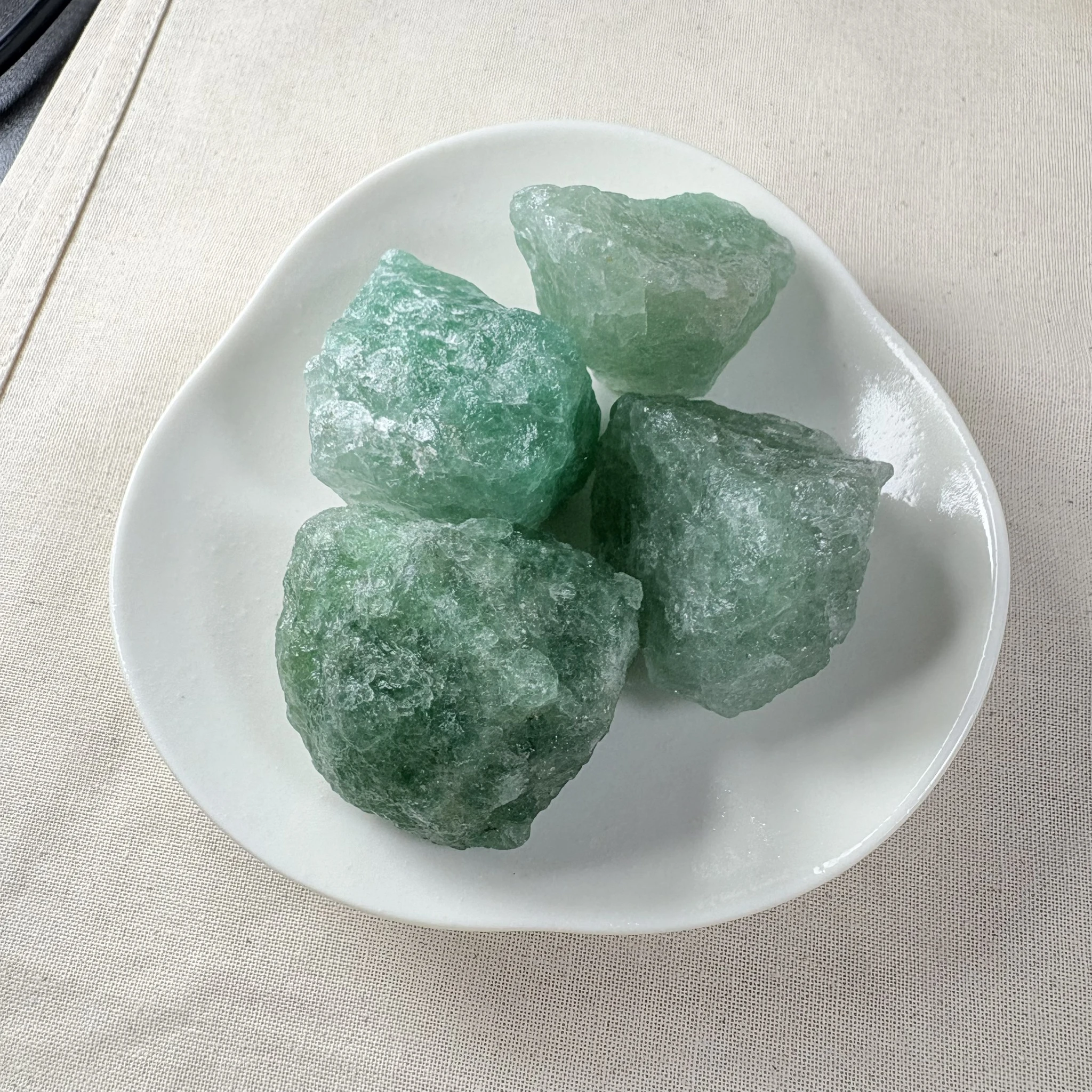 綠草莓晶原石