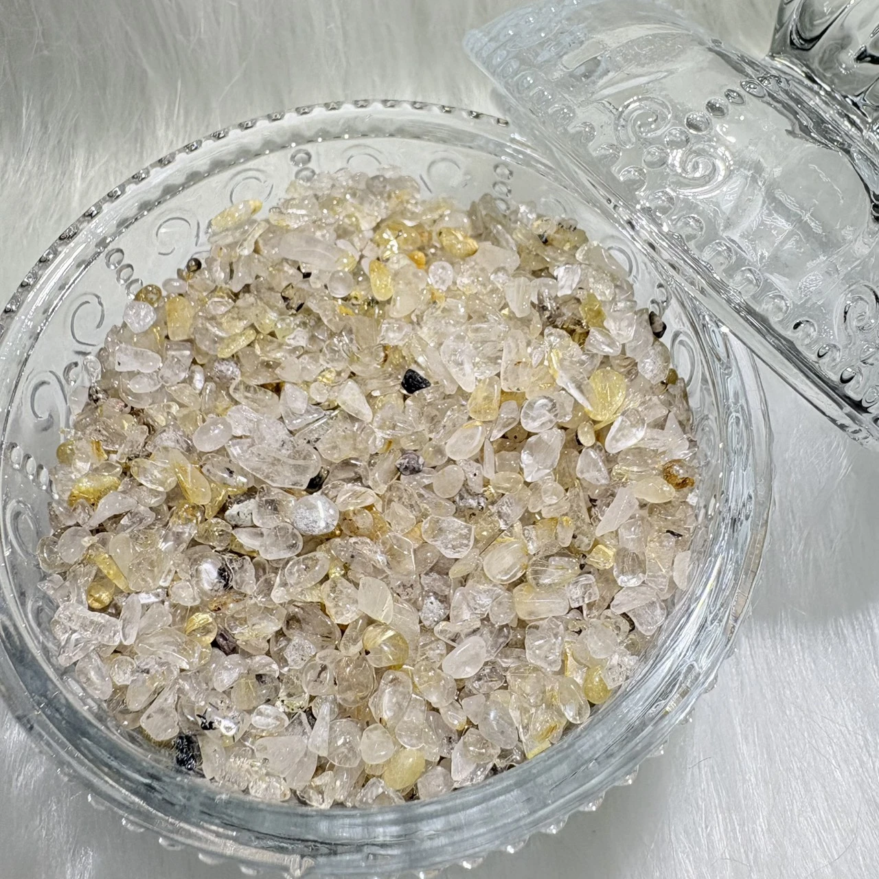 金髮晶碎石