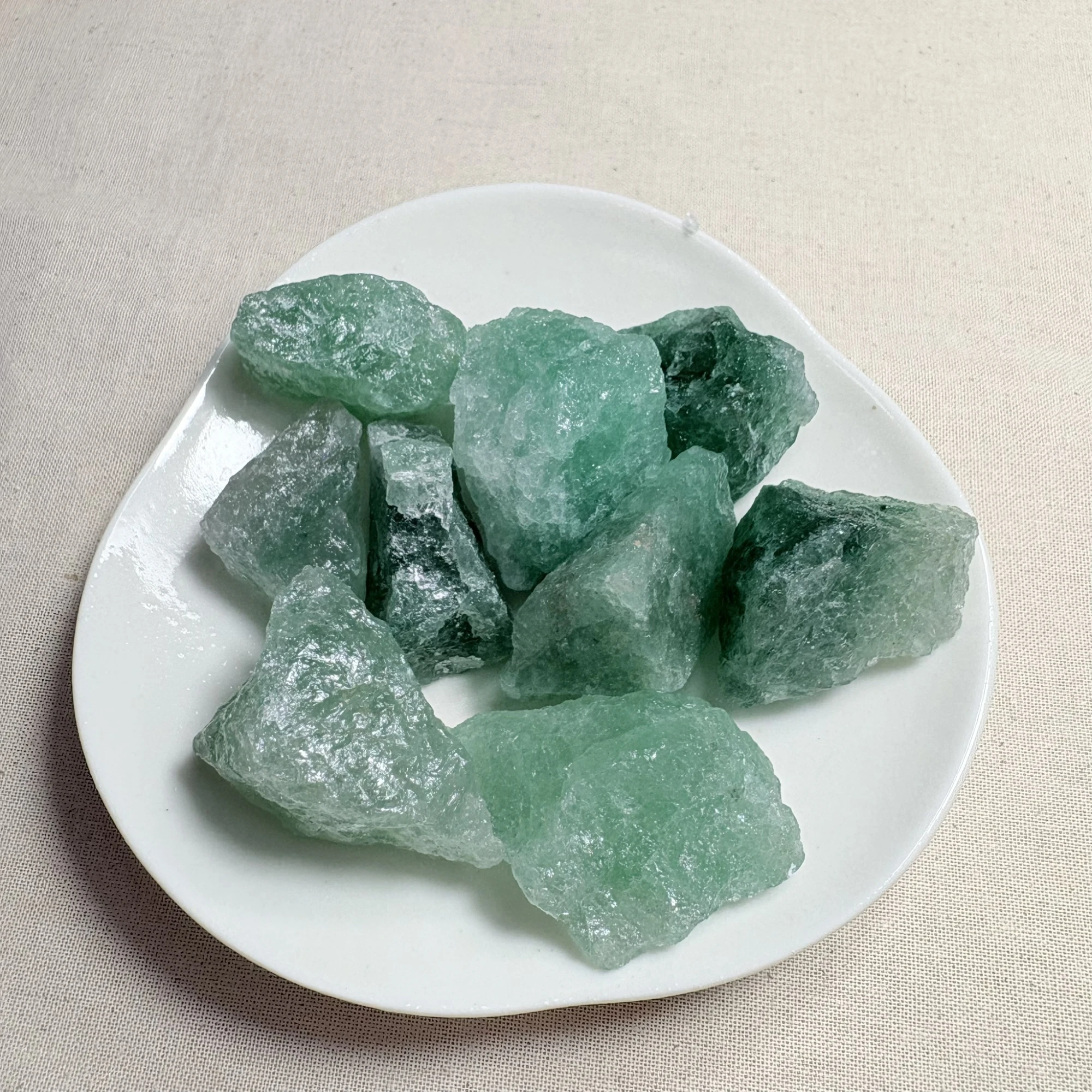 綠草莓晶原石
