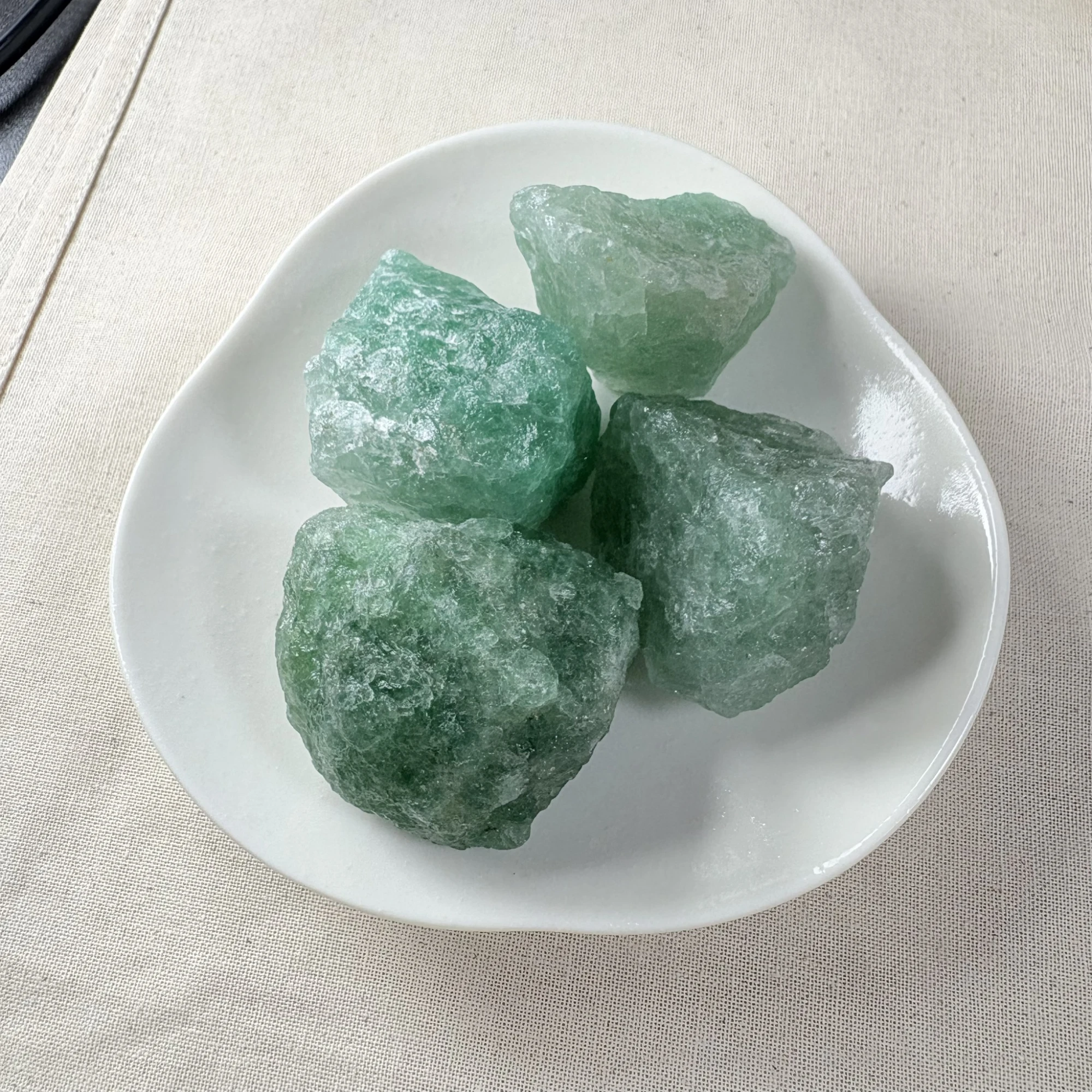 綠草莓晶原石