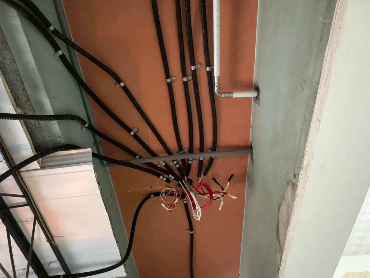水電管路配置