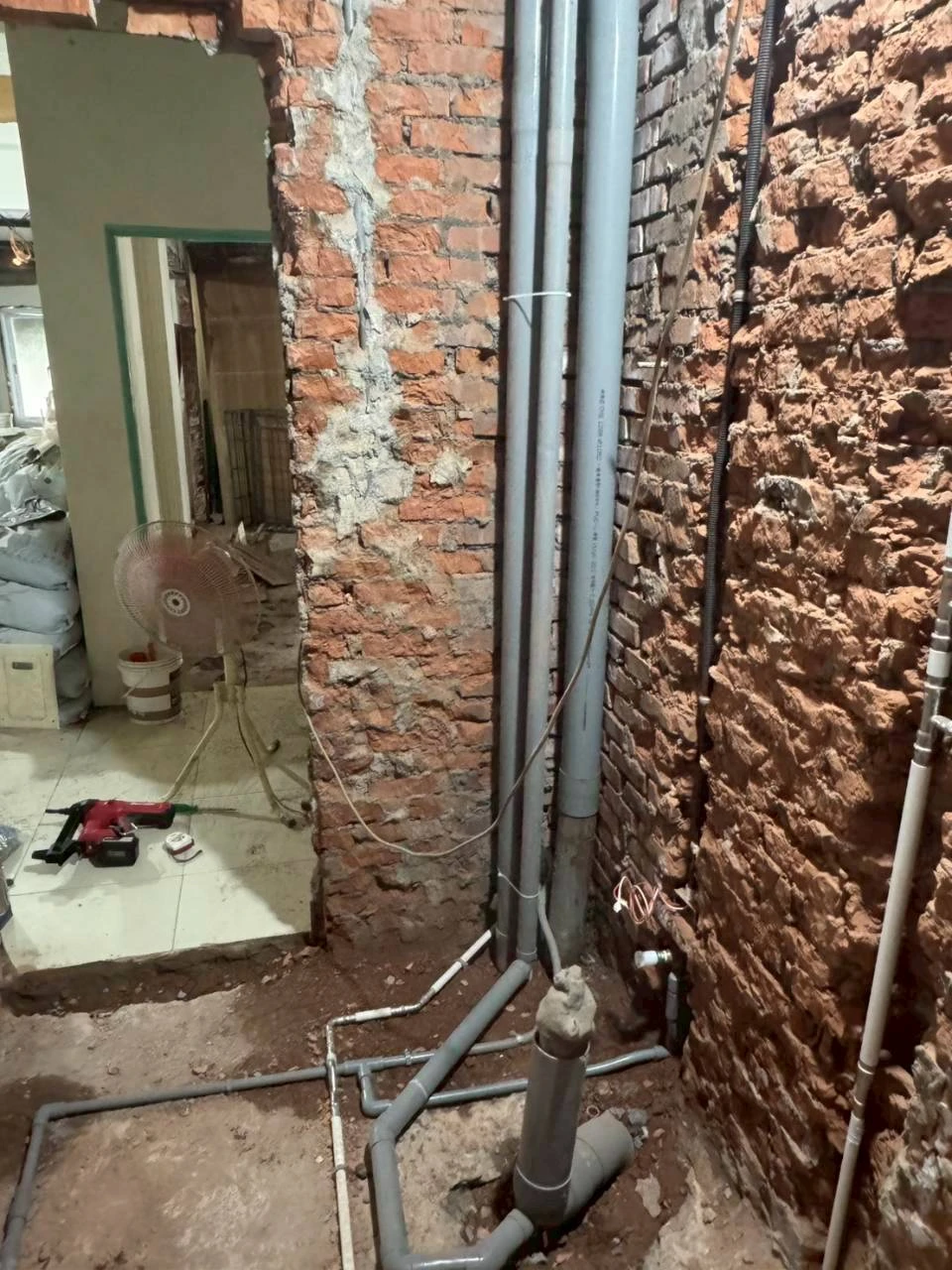 水電管路配置