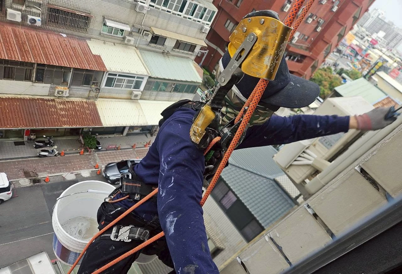 專業蜘蛛人外牆垂降防水工程