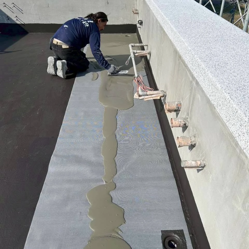 新建屋頂防水工程進行中